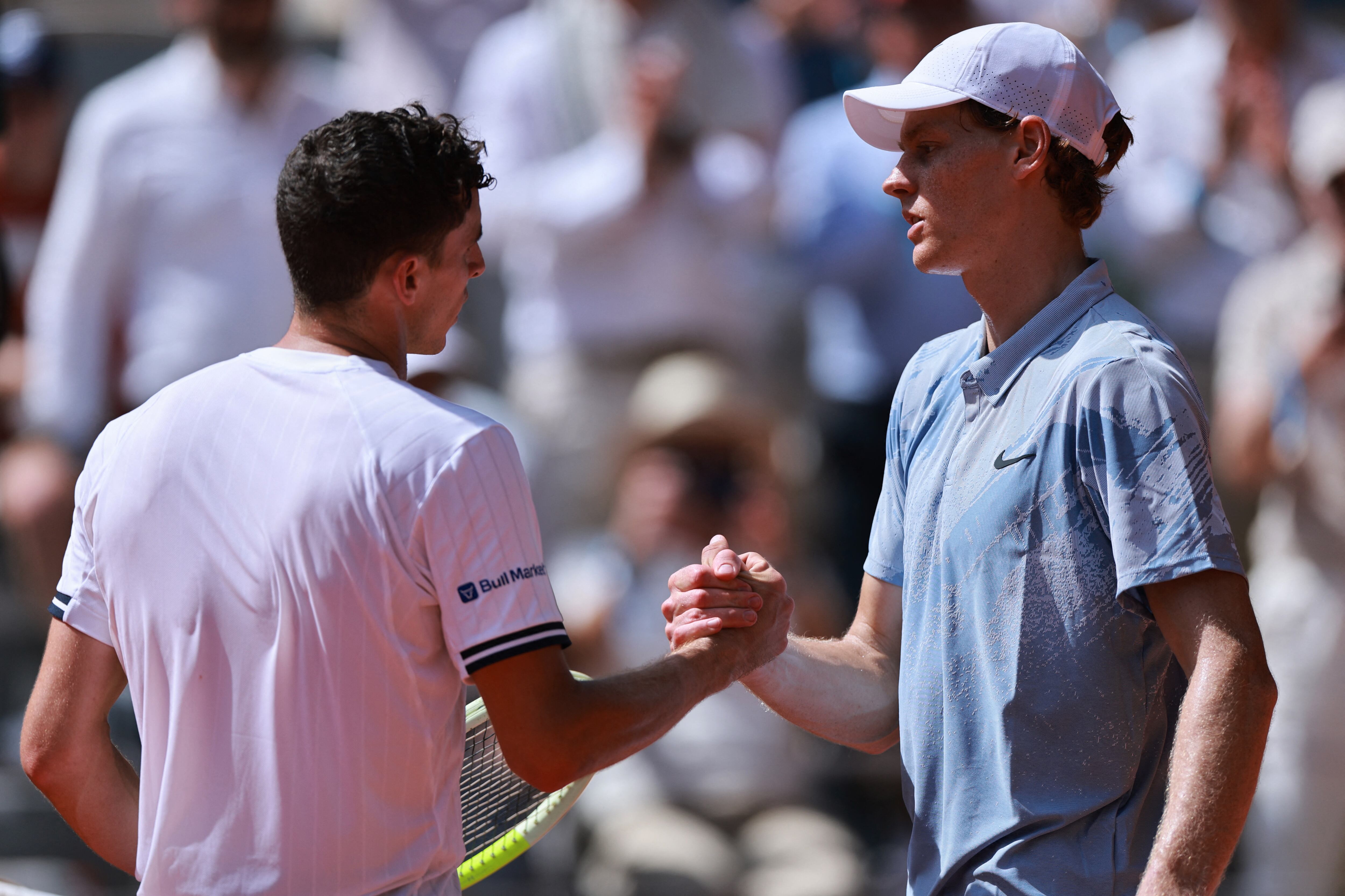 Juan Manuel Cerúndolo protagonizó una remontada histórica en Roland Garros y se convirtió en el noveno argentino en derrotar al número 1 del mundo (Crédito: REUTERS/Stephanie Lecocq)
