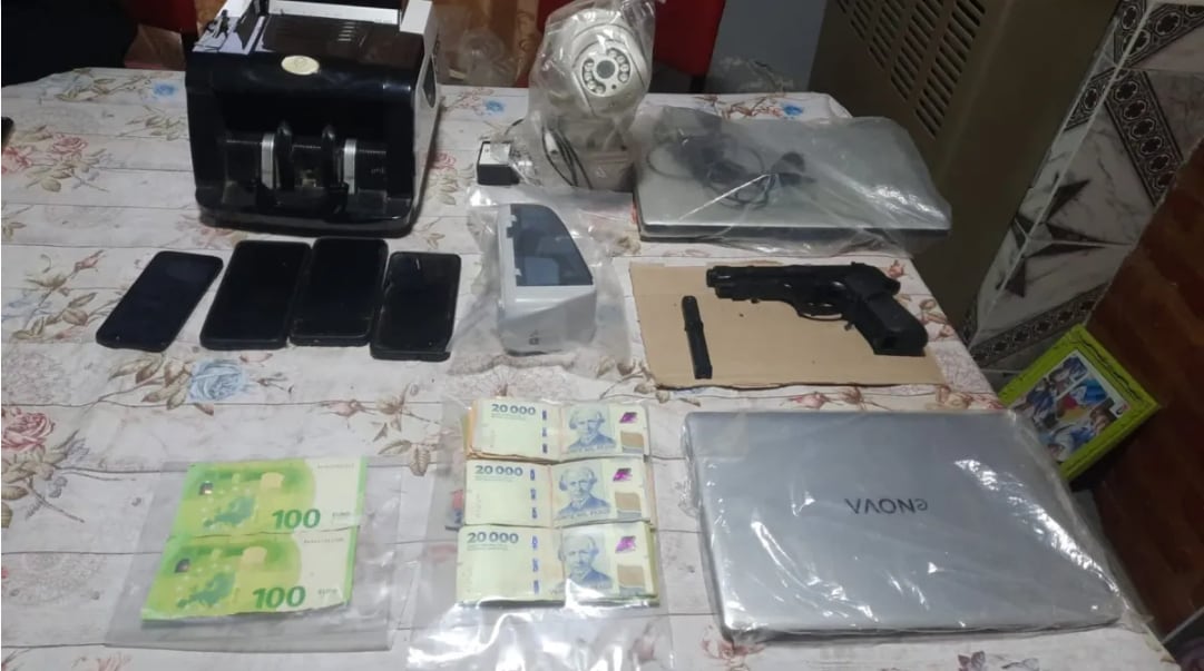 Desarticularon una red narco en Río Negro: dos detenidos, secuestro de cocaína, marihuana, dinero y armas