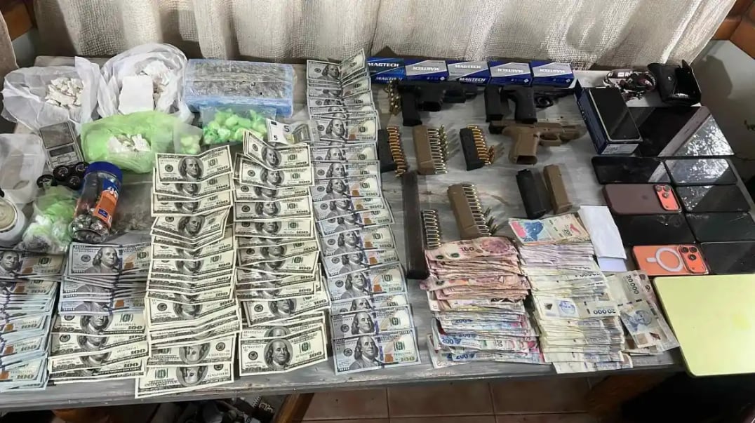 La operación permitió secuestrar drogas, dinero, vehículos y armas de fuego (Fuente: Río Negro)