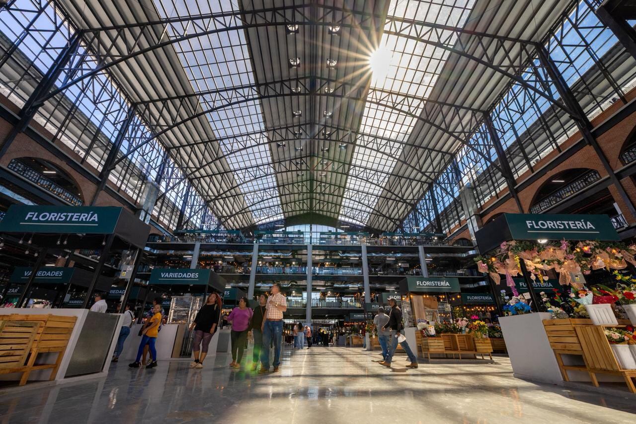 La reforma a la Ley de Presupuesto, presentada por el presidente y el ministro de Hacienda, prioriza tecnología y equipos para mercados nacionales. /(Foto cortesía Casa Presidencial).