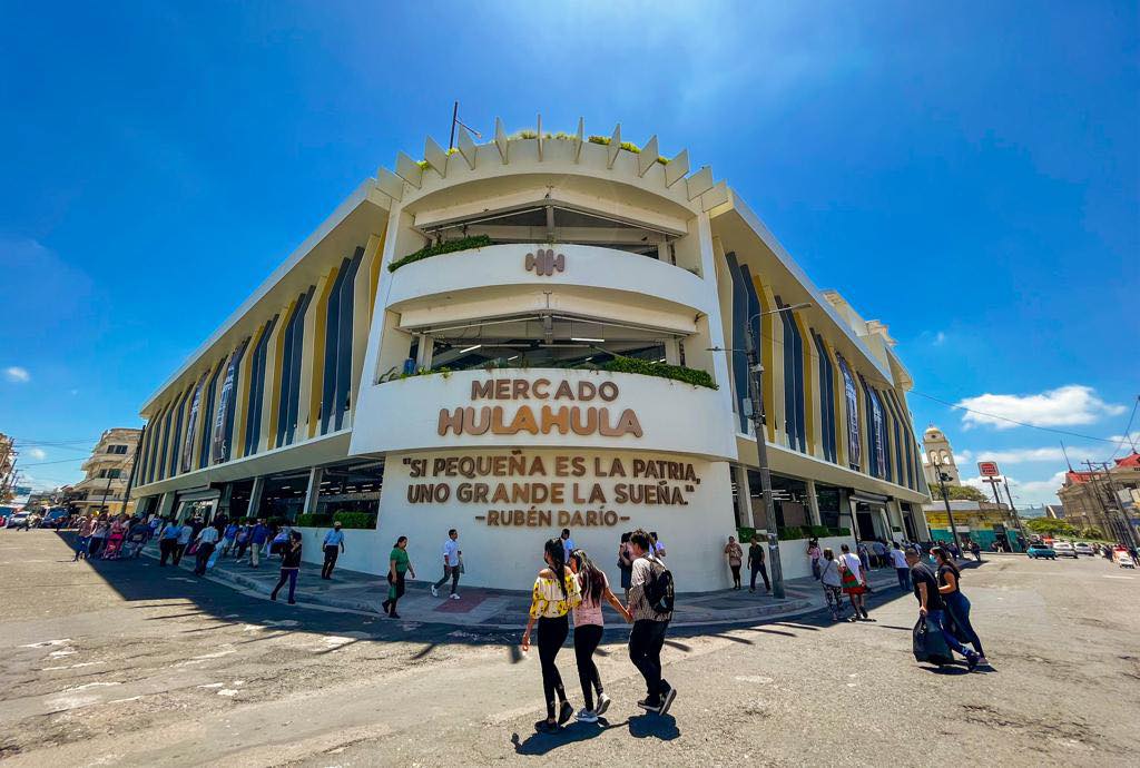 La propuesta para reforzar a los mercados nacionales contó con el respaldo unánime de los diputados de la Comisión de Hacienda./(Centro Histórico de San Salvador)