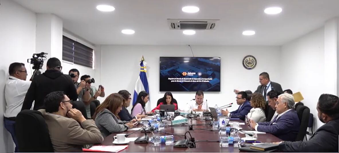 La Comisión de Hacienda aprobó un refuerzo presupuestario de 2.5 millones de dólares para la Dirección de Mercados Nacionales en El Salvador./(Asamblea Legislativa)