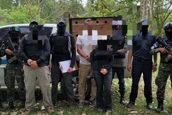 Detienen a hondureño en Olancho por tener un jaguar, una pitón y otras especies silvestres como mascotas