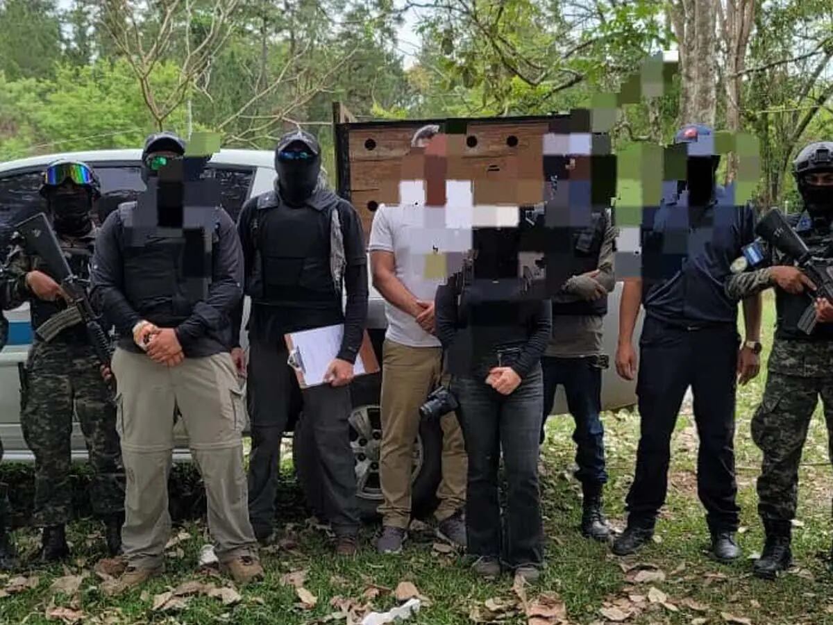 Detienen a hondureño en Olancho por tener un jaguar, una pitón y otras especies silvestres como mascotas