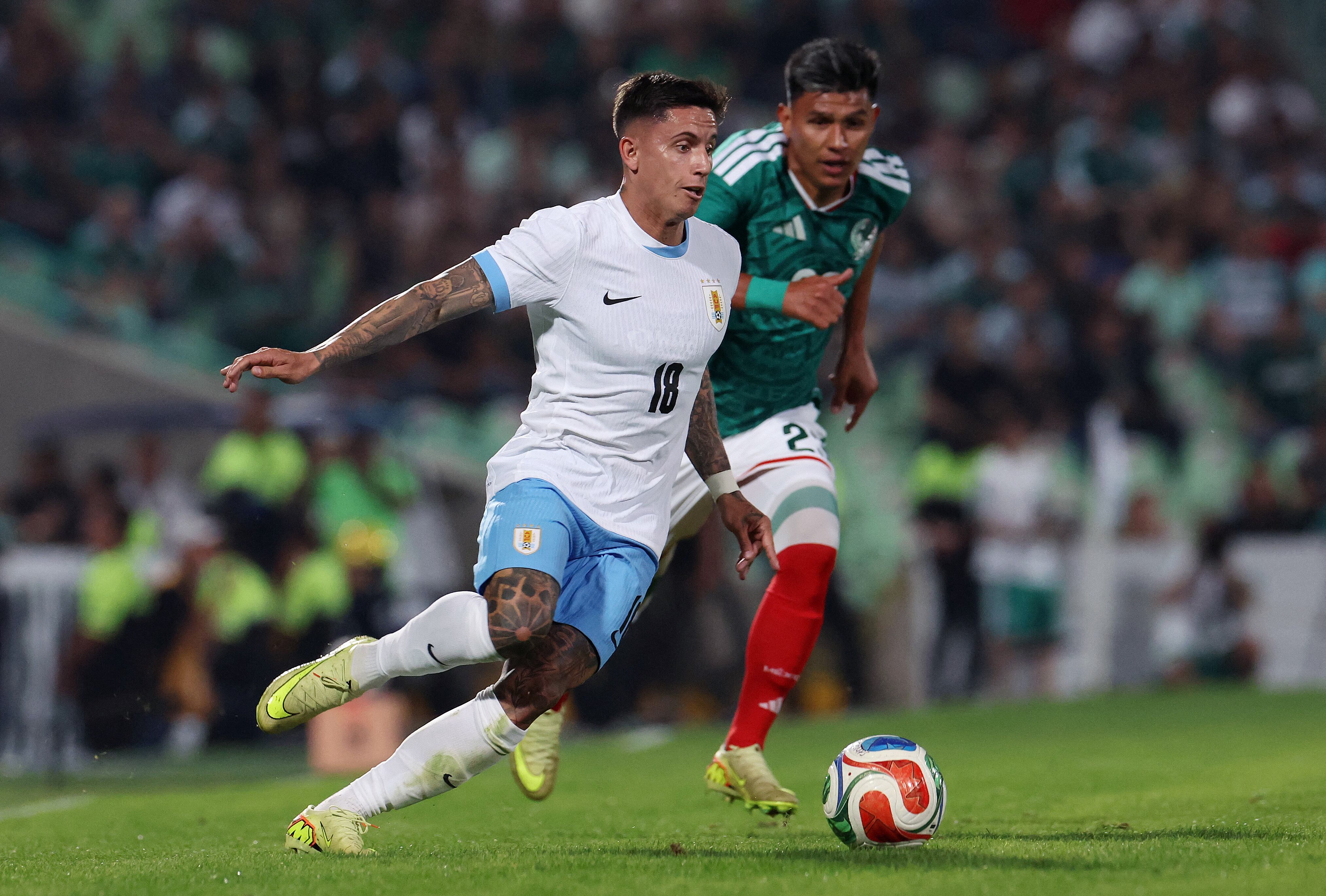 Forlán elogió la presencia y desempeño de jugadores uruguayos como Brian Rodríguez, Federico Viñas y Rodrigo Aguirre en México. REUTERS/Henry Romero