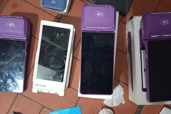 Dos delincuentes corrían por los techos de un hotel en Constitución, arrojaron droga y amenazaron a un inquilino: fueron detenidos