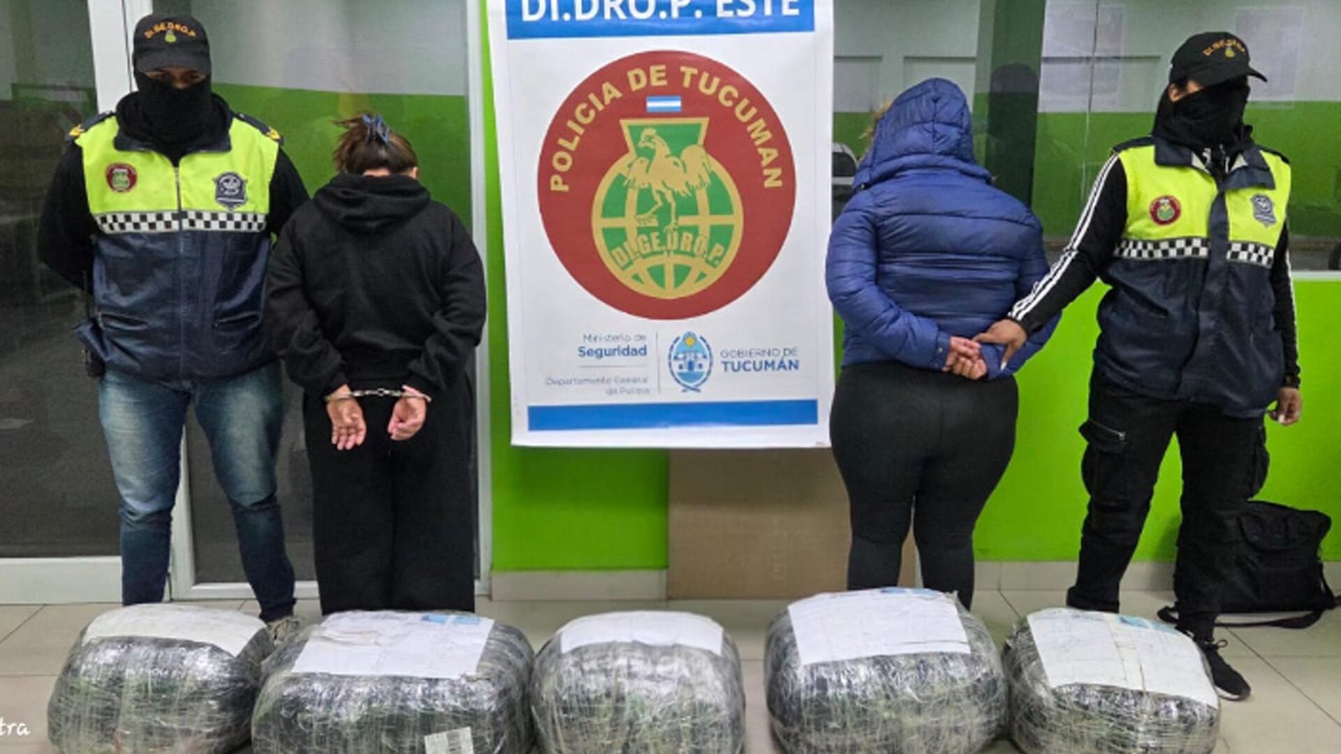 Dos mujeres se enviaron una encomienda de Salta a Tucumán con 48 kilos de marihuana y las detuvieron