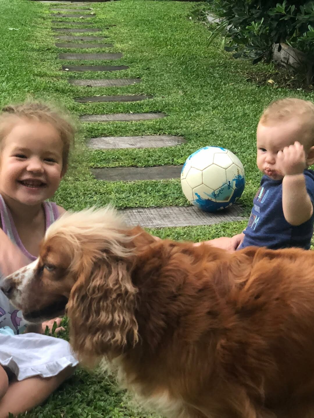 Juana y Otto, los hijos de Marcela Kloosterboer y Fernando Sieling, una más de la familia