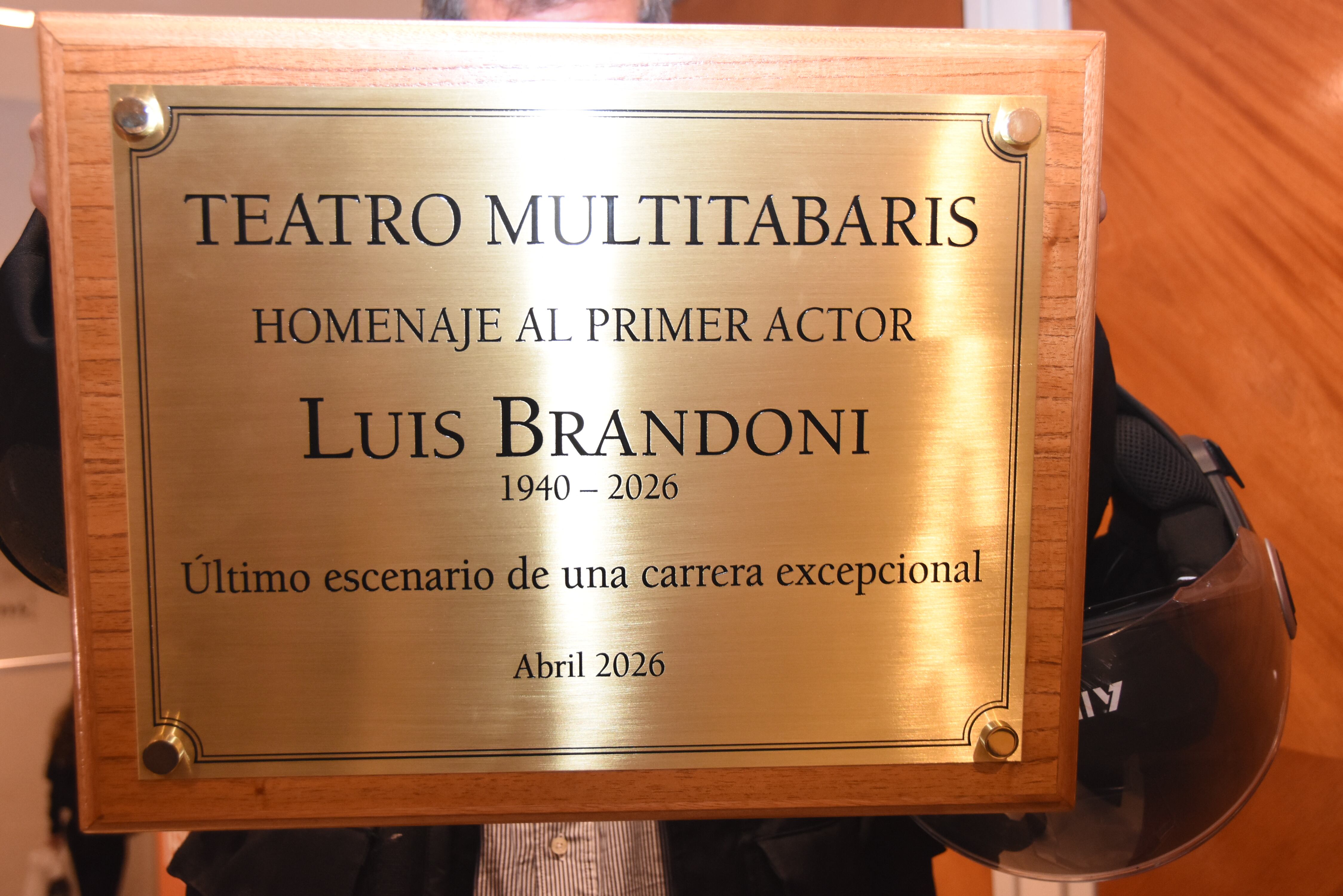 El teatro Multitabaris homenajeó a Luis Brandoni, el último escenario donde el actor se presentó