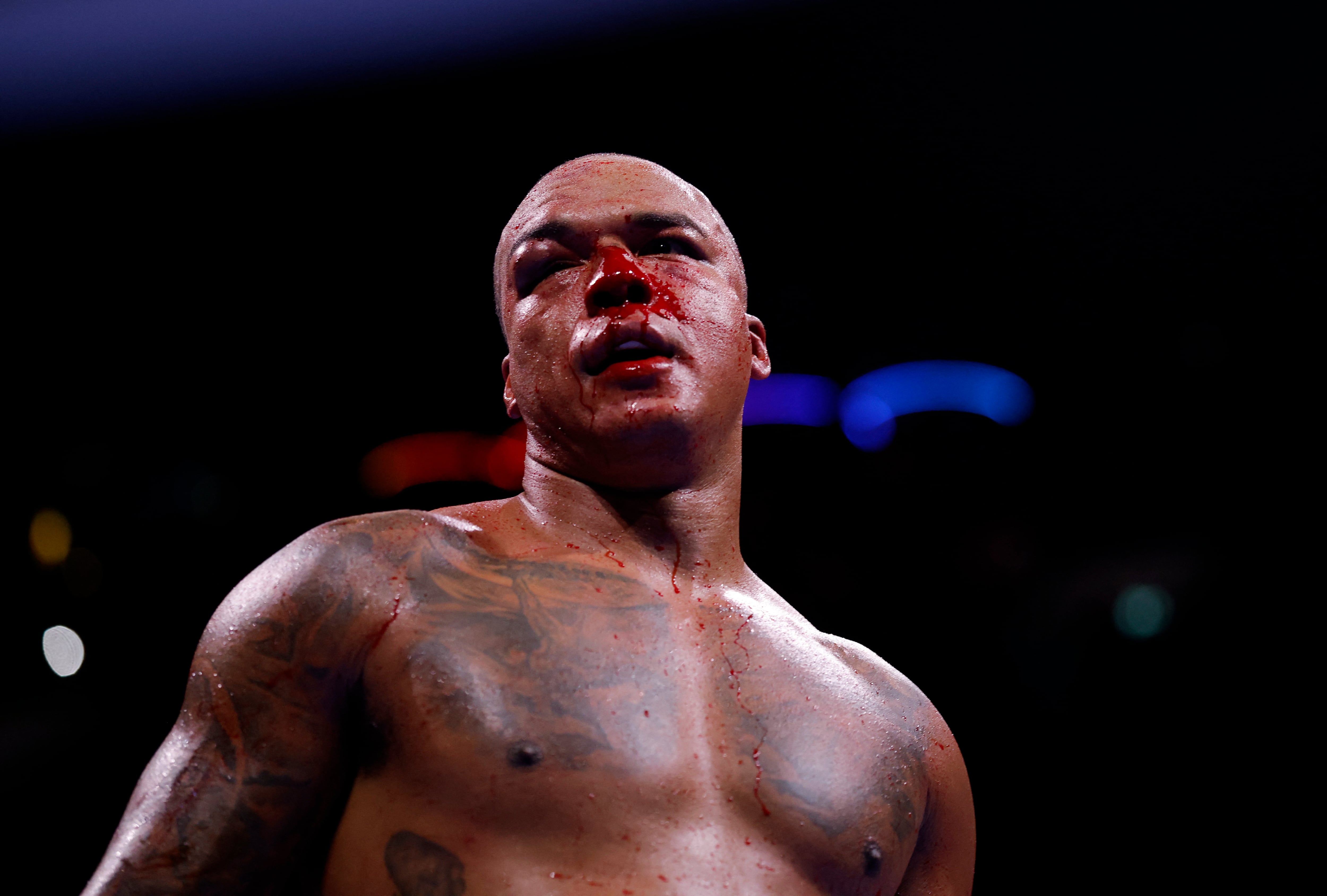 Wardley cayó por nocaut técnico tras protagonizar una épica pelea contra Dubois (Reuters)