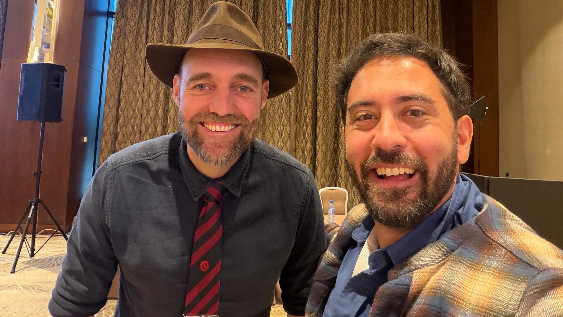 Nicolás junto al danés Thor Pedersen, que batió un récord al dar la vuelta al mundo sin subirse a un avión