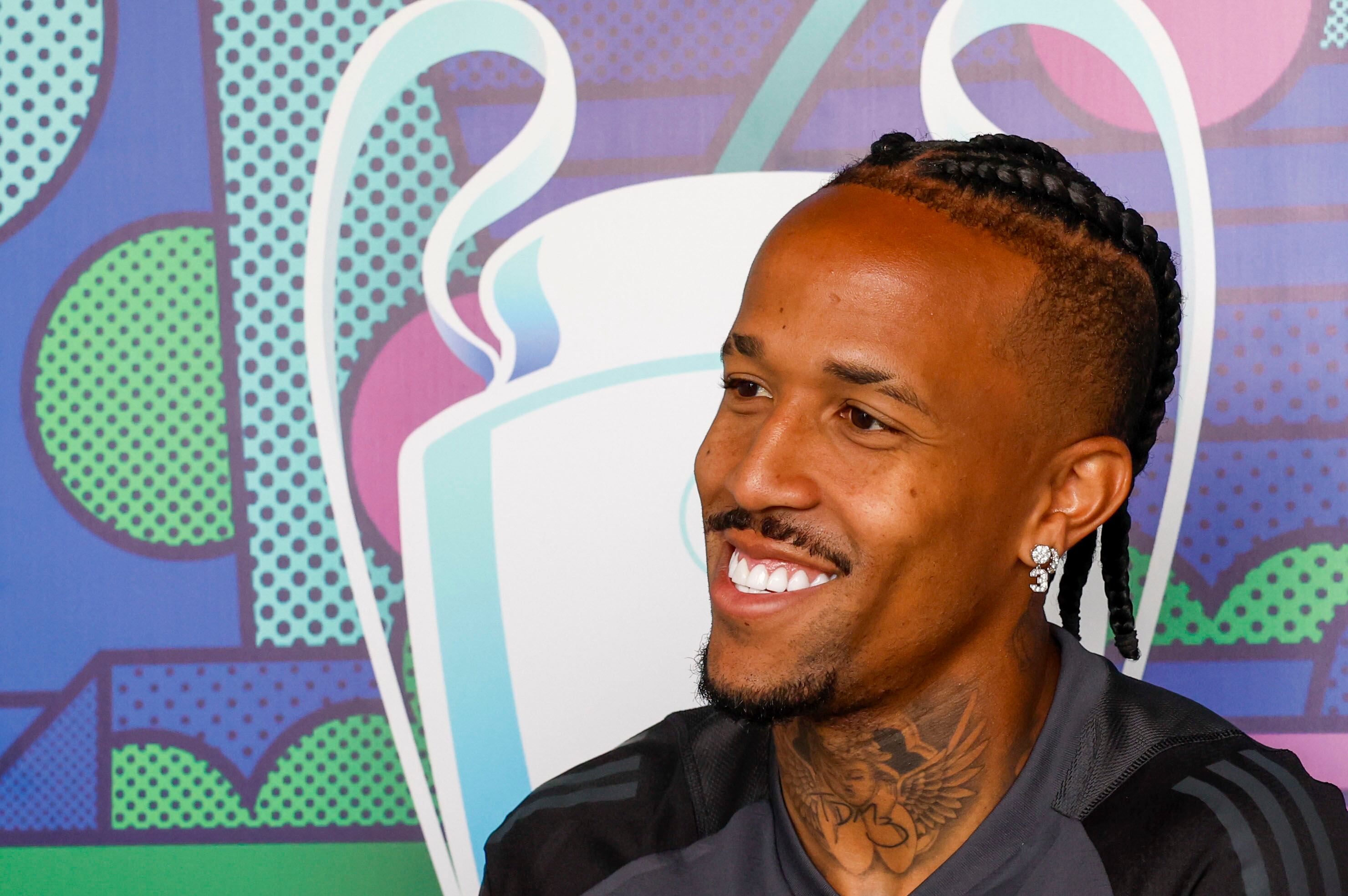 El defensor del Real Madrid rechazó los rumores y reafirmó su compromiso profesional y personal en un momento delicado (EFE/ J.J. Guillén)
