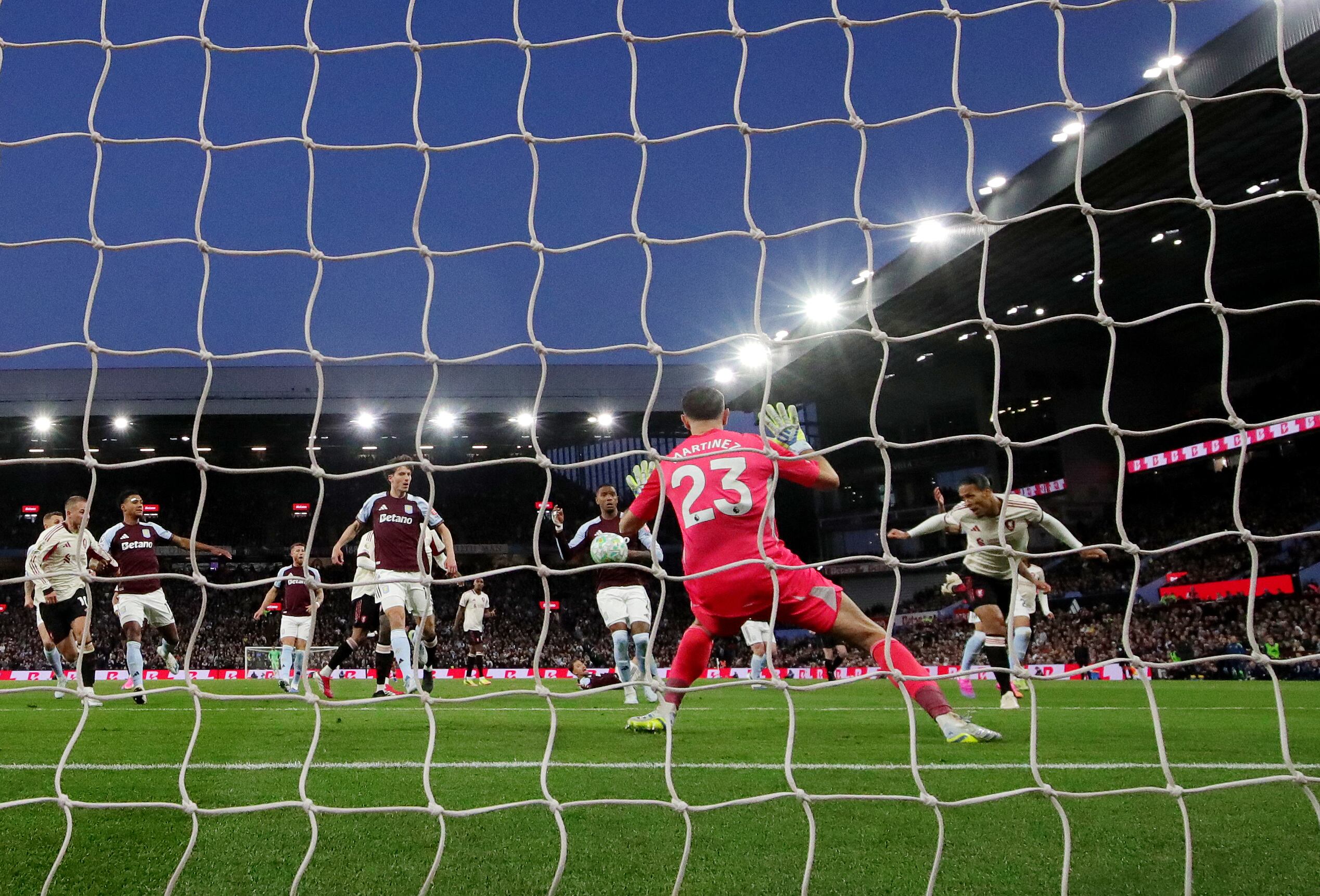 El Aston Villa del Dibu Martínez aseguró su lugar en la próxima Champions League (REUTERS/Chris Radburn)