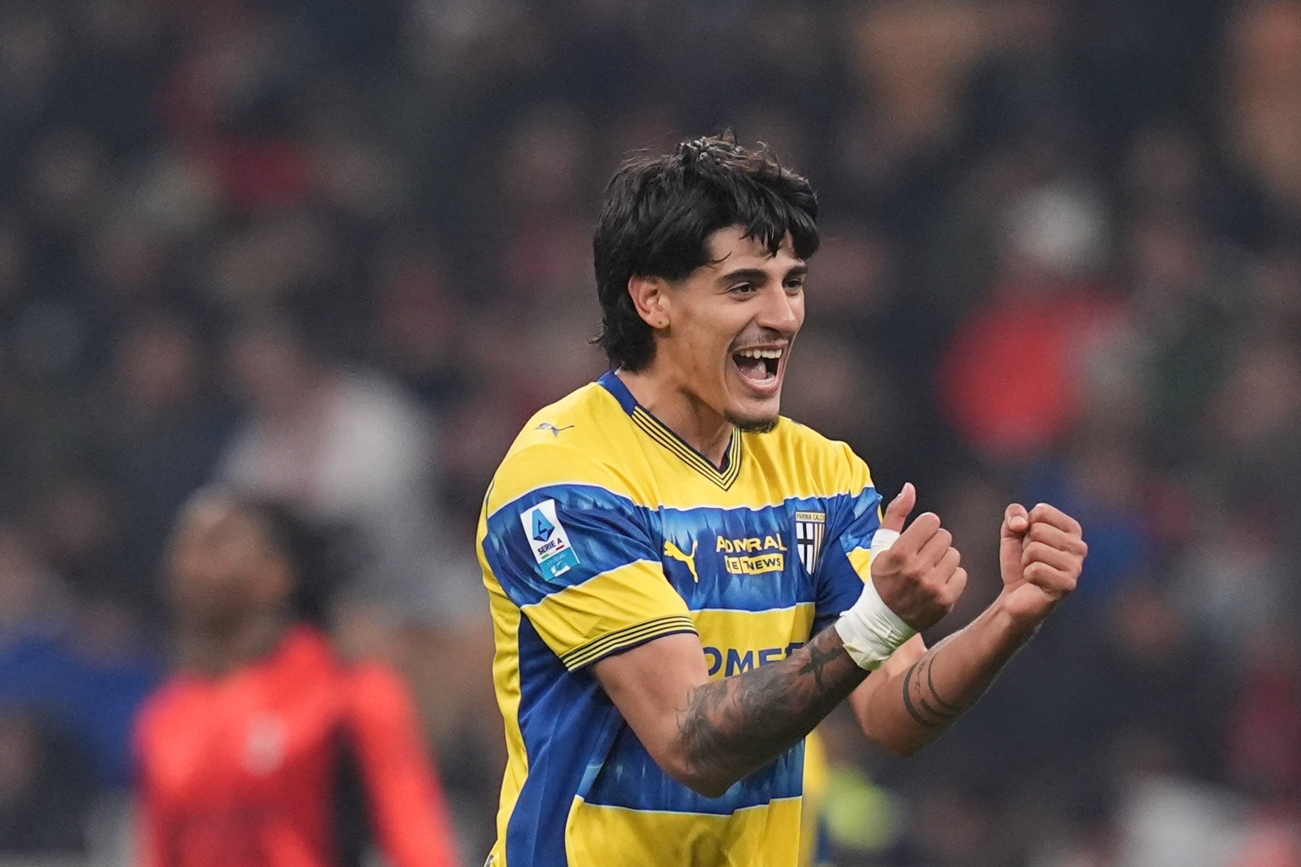 Mariano Troilo, defensor argentino de 22 años, festeja con el Parma de Italia (Spada/LaPresse via AP)