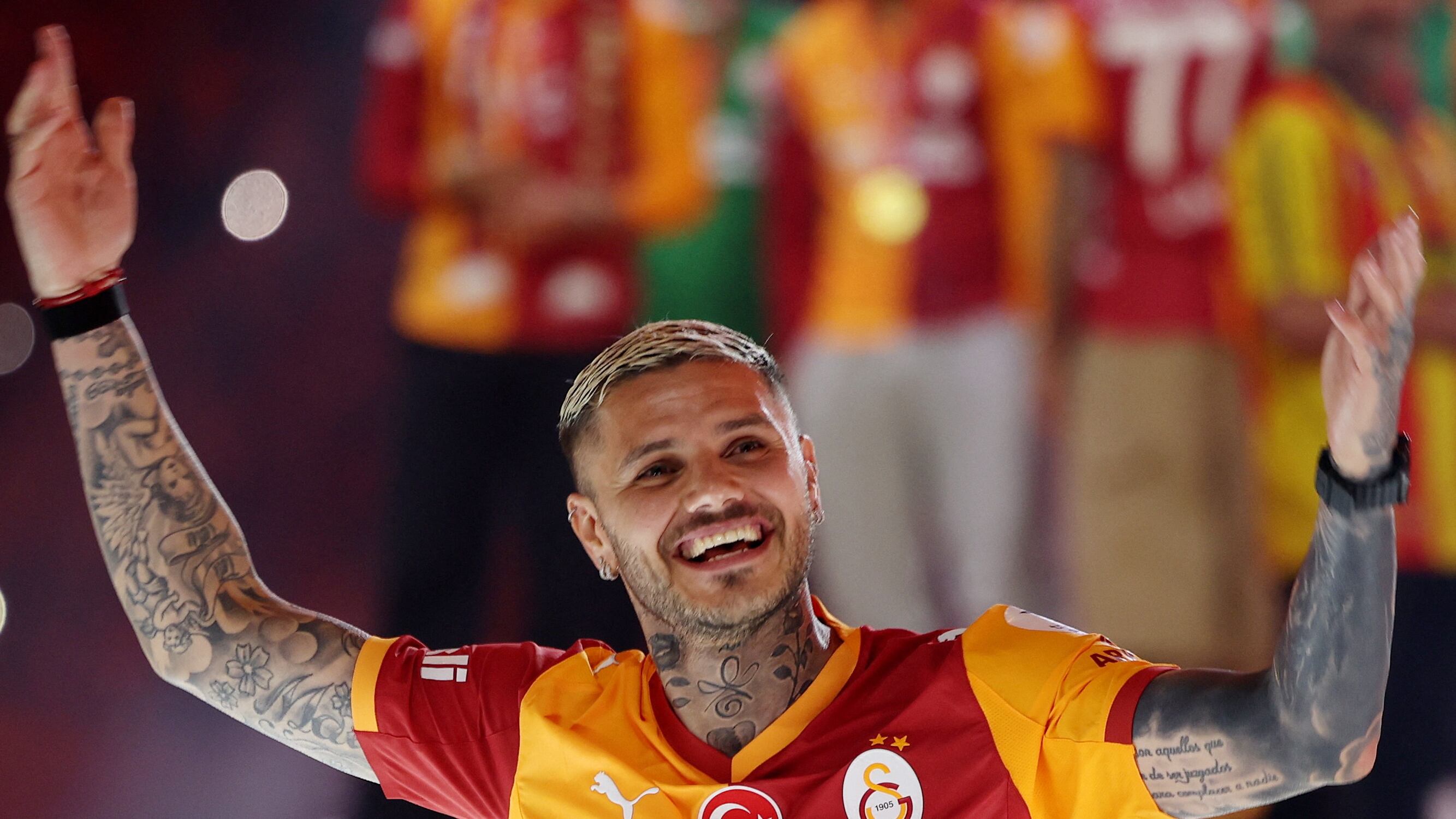 Icardi, en los festejos por el título del Galatasaray en la Superlig turca: ya recibió sondeos de clubes como el Fluminense y el América de México (REUTERS/Dilara Senkaya)