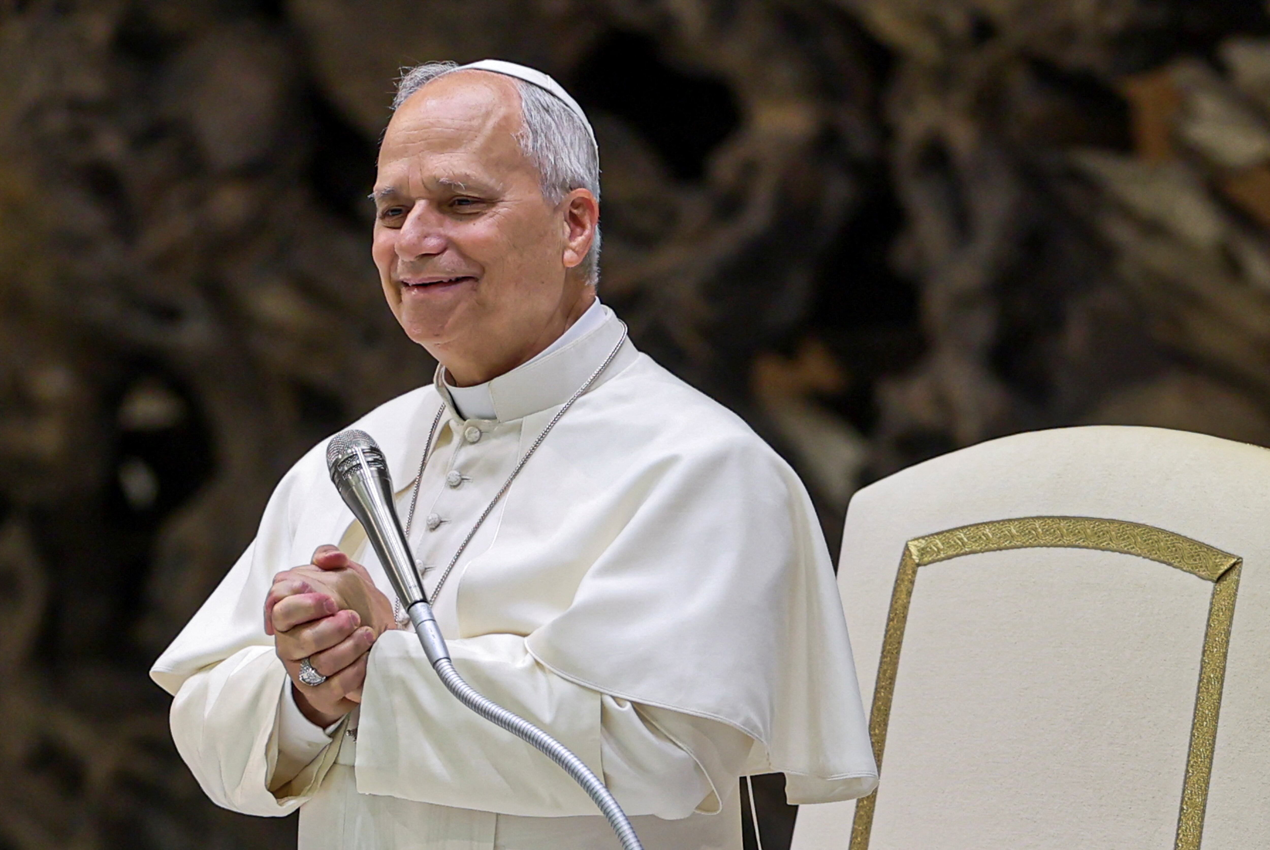 El papa León XIV asiste a una reunión con miembros de la Renovación Carismática Católica en el Aula Pablo VI del Vaticano, el 30 de mayo de 2026. REUTERS/Vincenzo Livieri