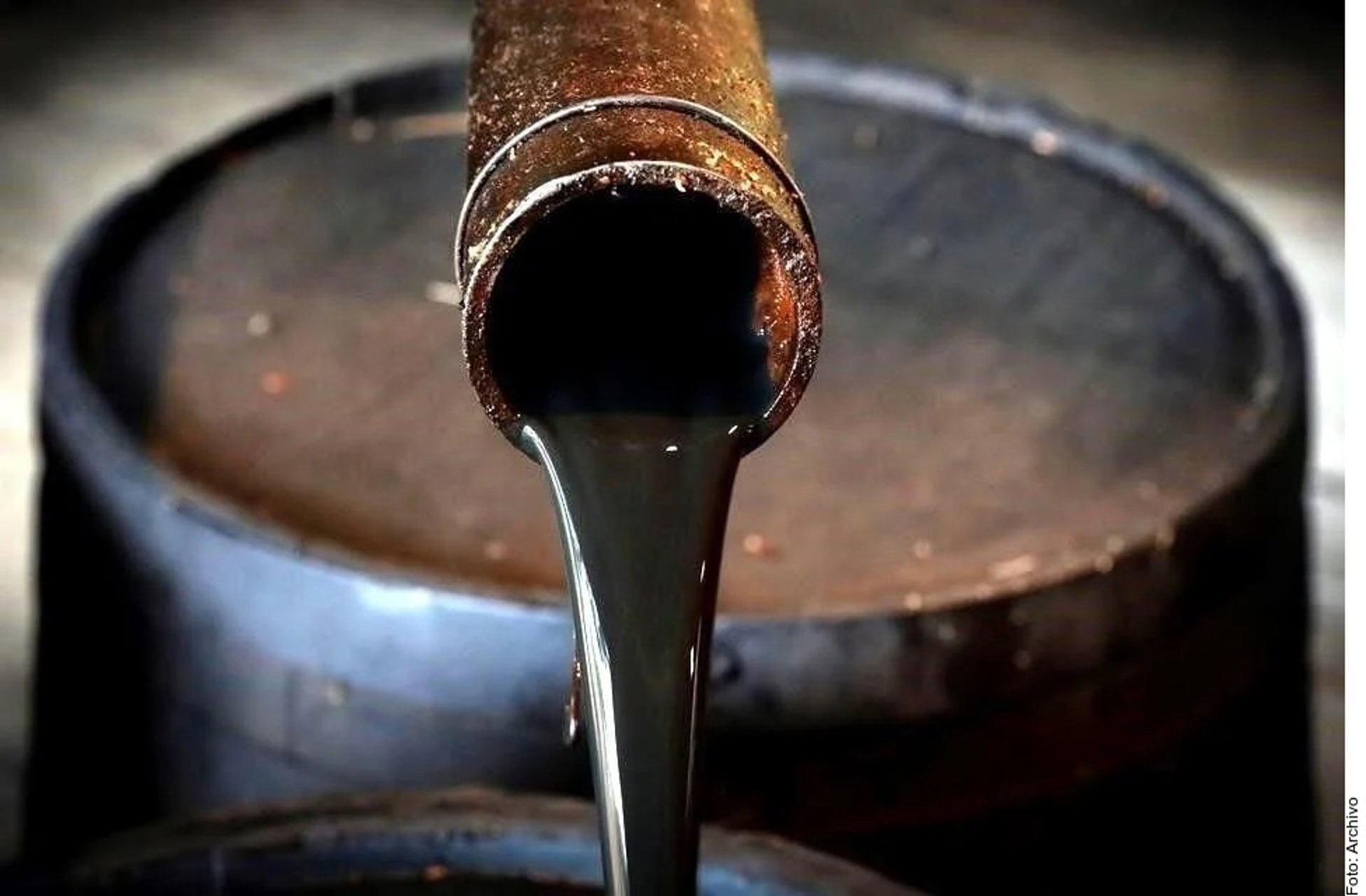 El barril de Brent del mar del Norte retrocedió hasta los 98,22 dólares, lo que implicó un descenso del 5,14%, mientras que el West Texas Intermediate (WTI), referencia en Estados Unidos, se ubicó en 91,57 dólares