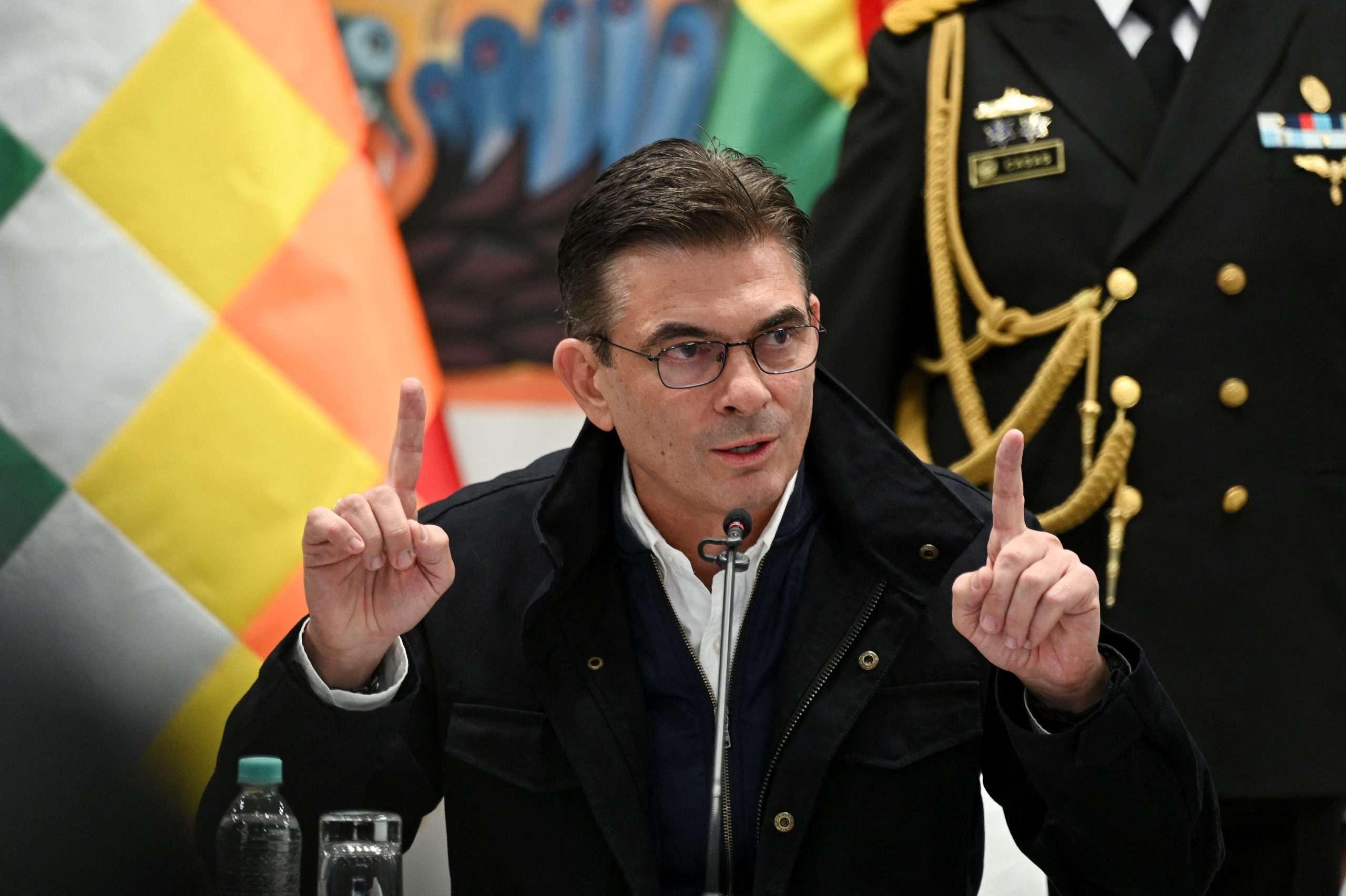 El presidente boliviano rechazó la violencia sindical tras la detención de 12 personas que ocuparon el Ministerio de Trabajo