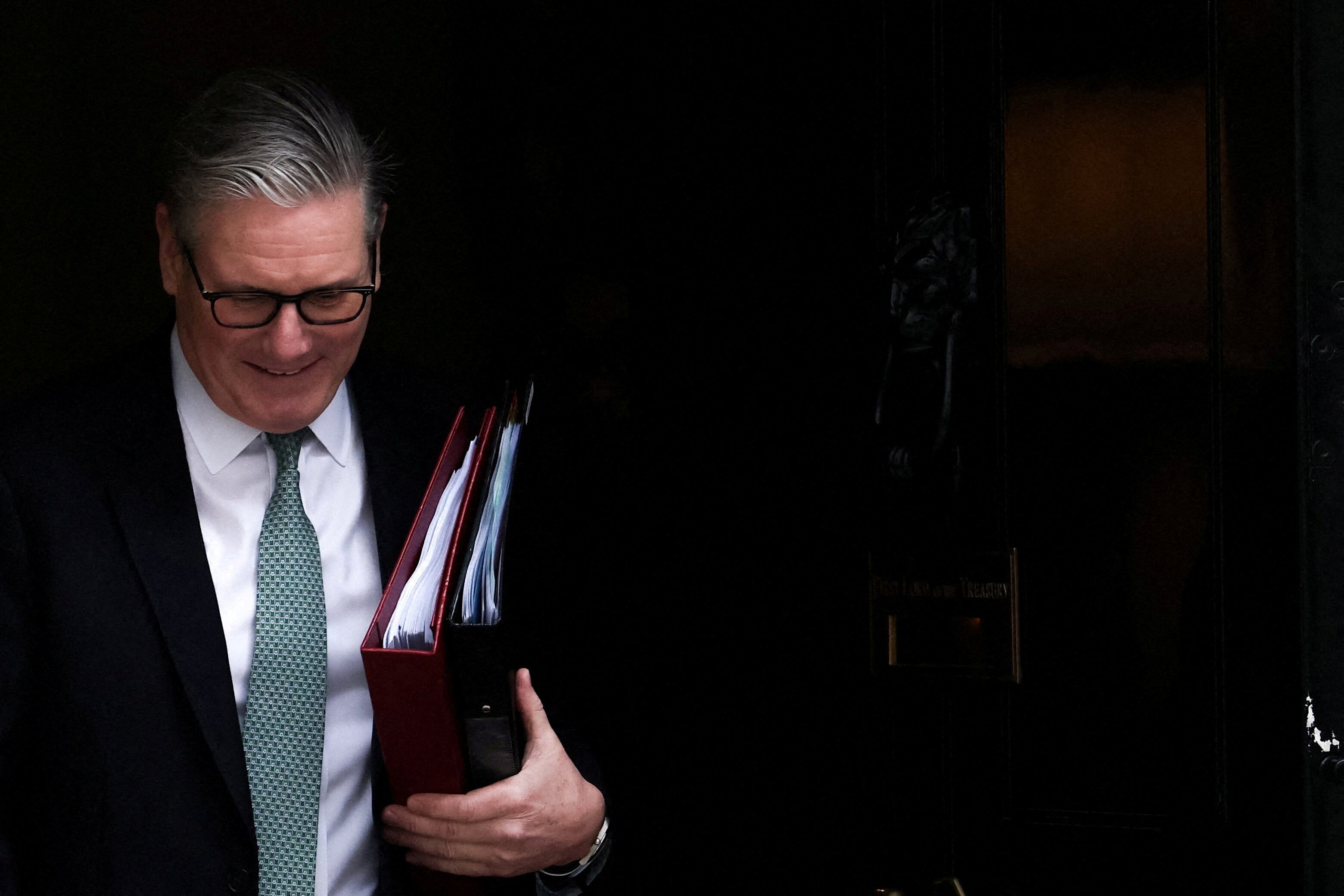 La oficina de Starmer informó que el mandatario reconocerá en un discurso que “los cambios graduales no bastan” frente al malestar social y prometerá “una respuesta más grande” en áreas como el crecimiento económico, la relación con Europa y la política energética (REUTERS)