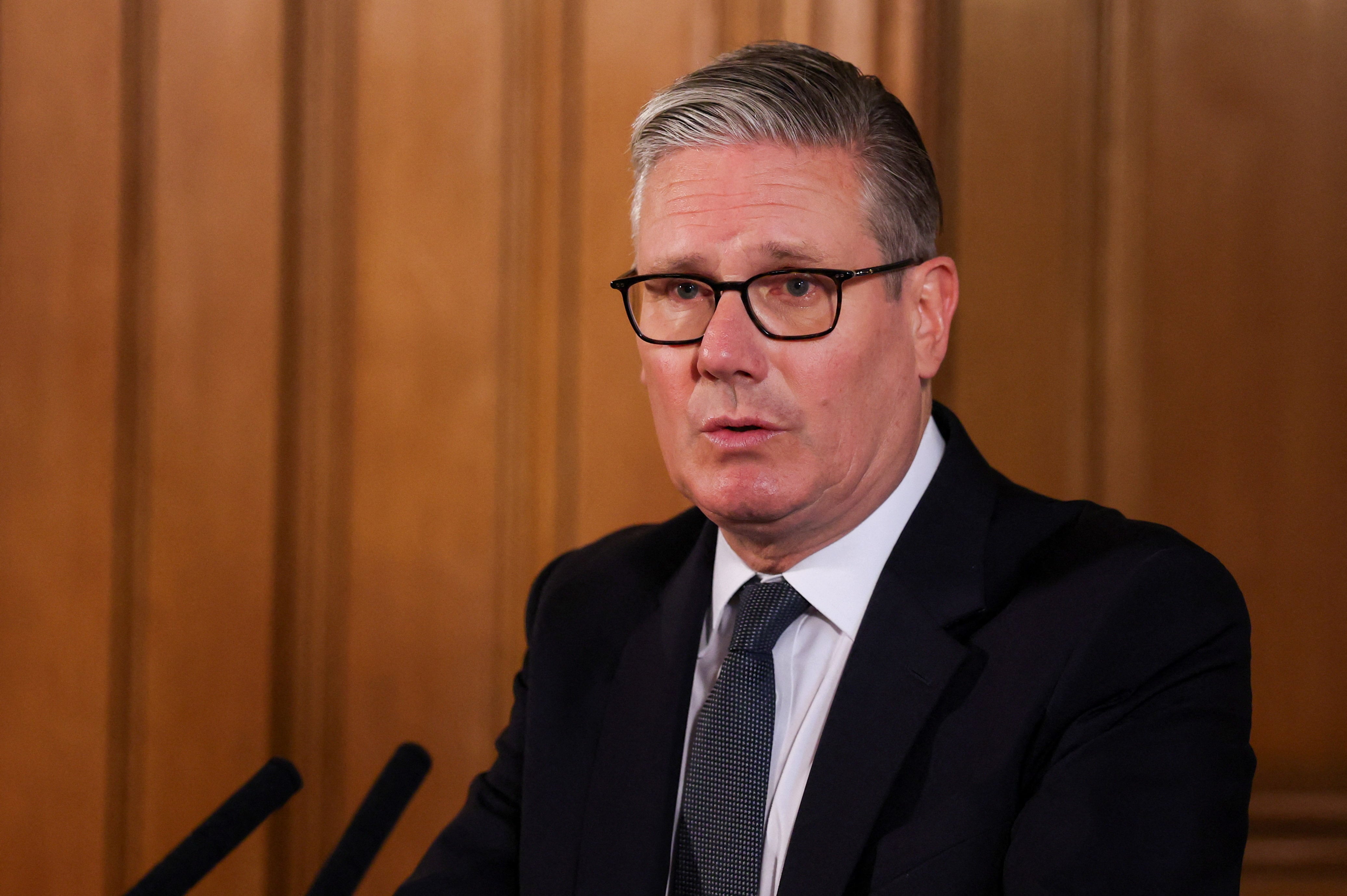 Keir Starmer dará un discurso para intentar revertir la crisis política tras la dura derrota laborista en elecciones locales (REUTERS)