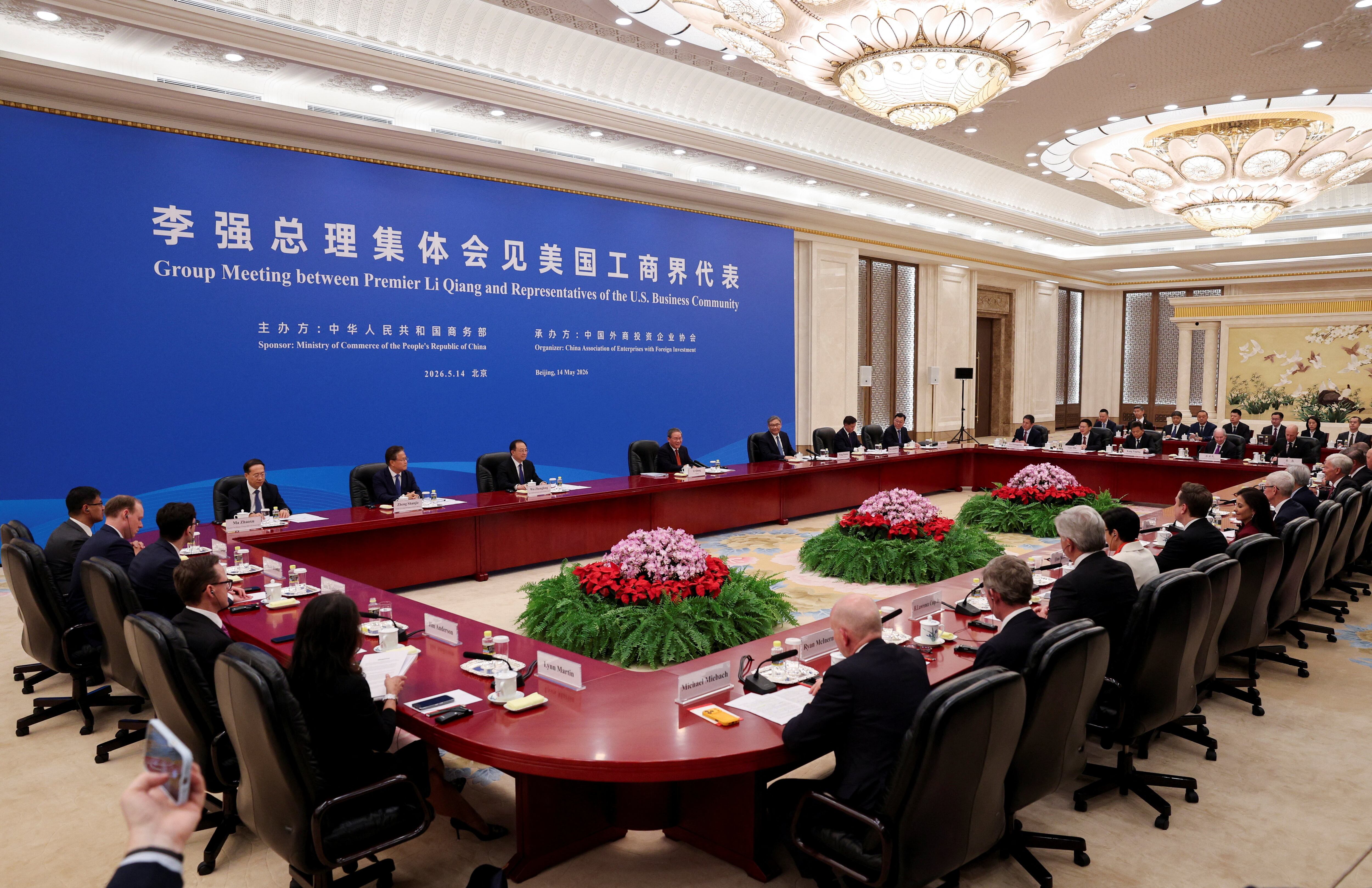 El primer ministro chino, Li Qiang, se reúne con representantes de empresas estadounidenses en el Gran Salón del Pueblo en Pekín, China, el 14 de mayo de 2026. REUTERS/Go Nakamura/Pool