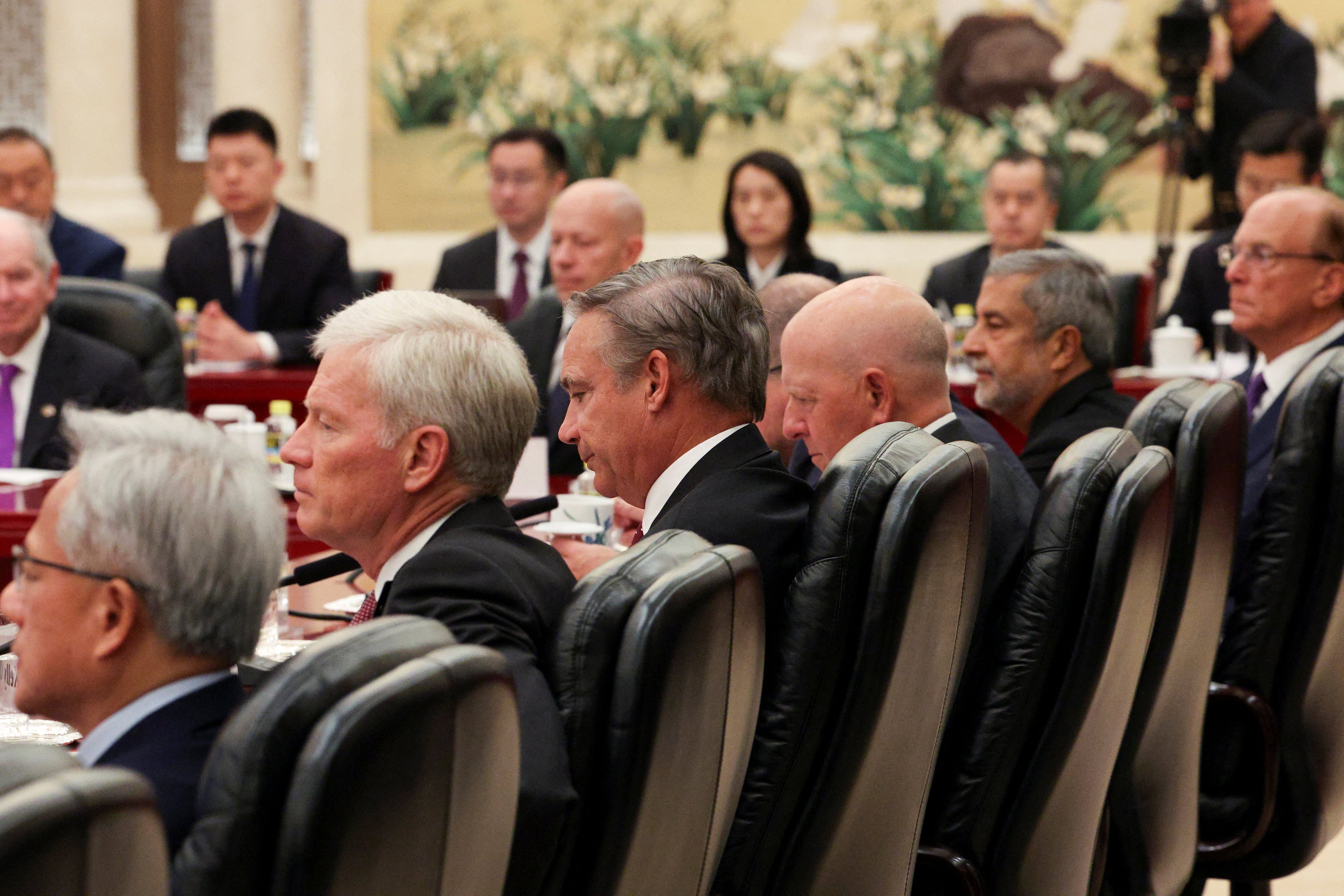 Representantes de empresas estadounidenses asisten a una reunión con el primer ministro chino, Li Qiang, en el Gran Salón del Pueblo en Pekín, China, el 14 de mayo de 2026. REUTERS/Go Nakamura/Pool