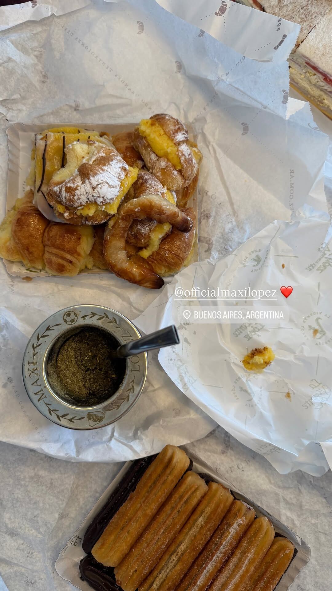Un desayuno con mate y facturas simbolizó la bienvenida argentina que Maxi López preparó para Daniela y su familia ensamblada