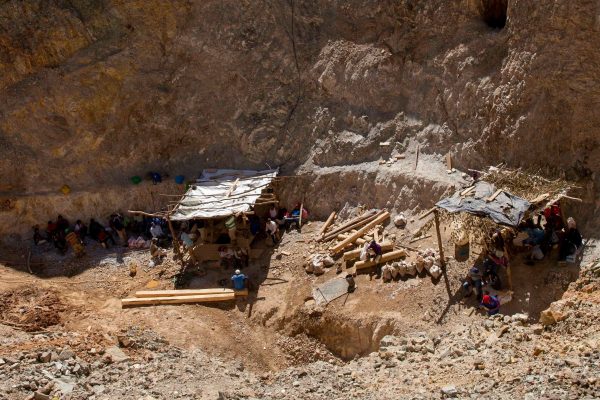 El régimen de Nicaragua entrega más de 13 mil hectáreas en cuatro nuevas concesiones mineras
