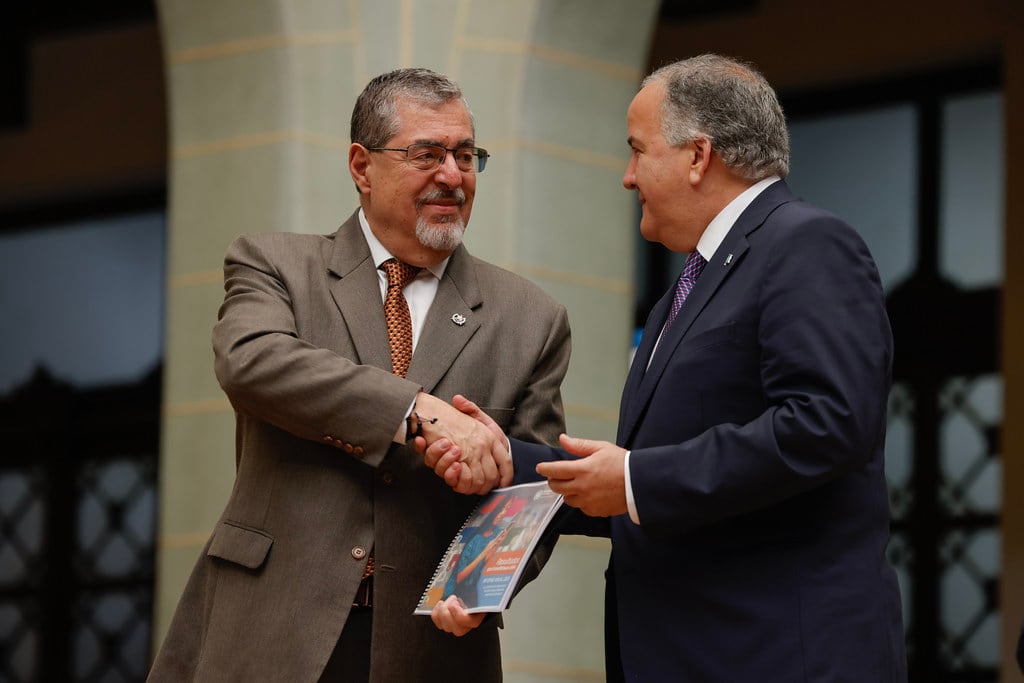 Presidente Bernardo Arévalo y José MIguel Barreto, coordinador residente de ONU Guatemala. (Secretaría de Comunicación Social de la Presidencia de Guatemala)