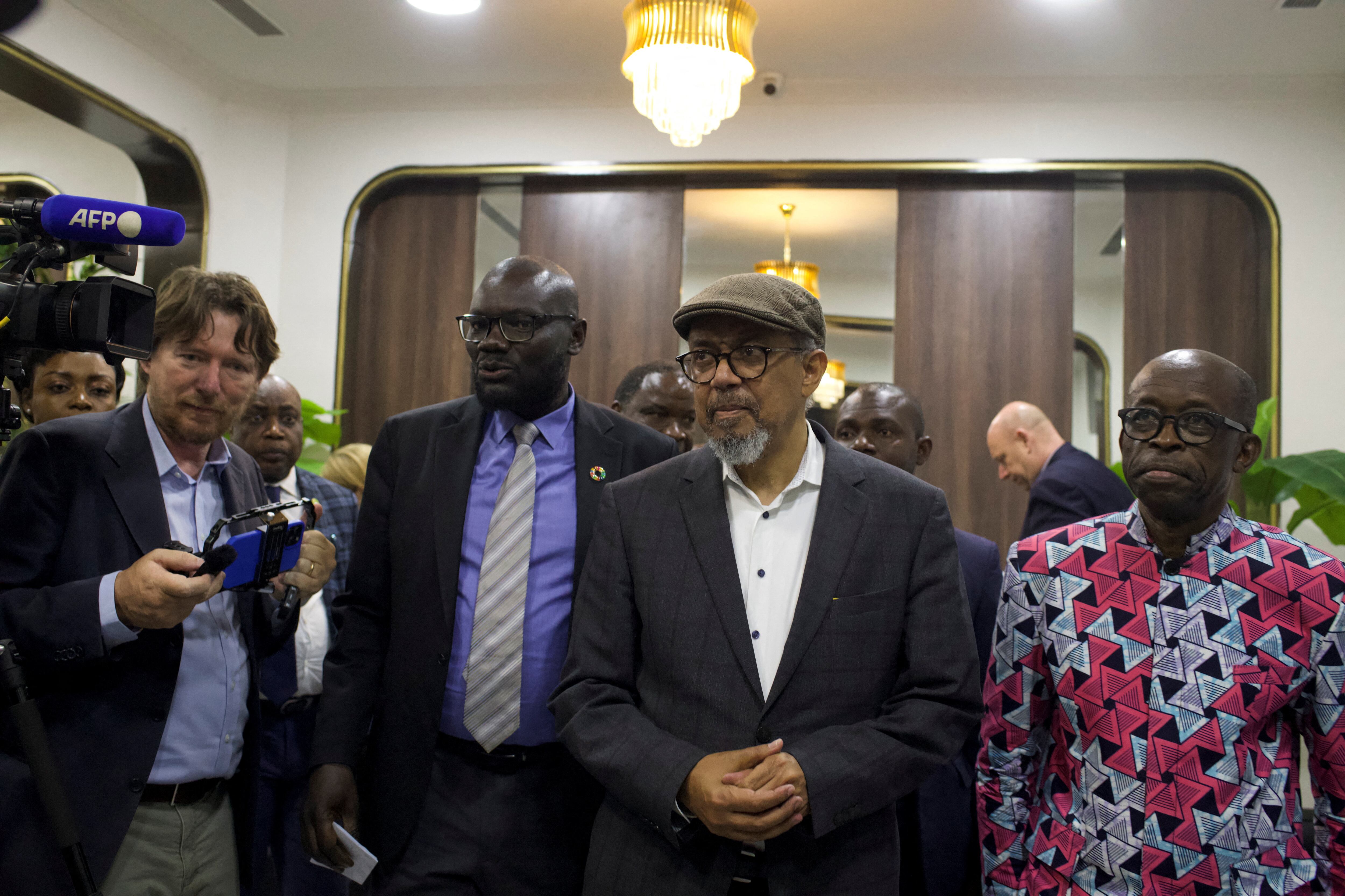 El Director General de la Organización Mundial de la Salud (OMS), Dr. Tedros Adhanom Ghebreyesus, llega al Aeropuerto Internacional de N'djili en Kinshasa, República Democrática del Congo. REUTERS/Arsene Mpiana