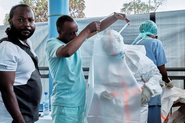 El titular de la OMS llegó a la República Democrática del Congo, epicentro del brote de ébola