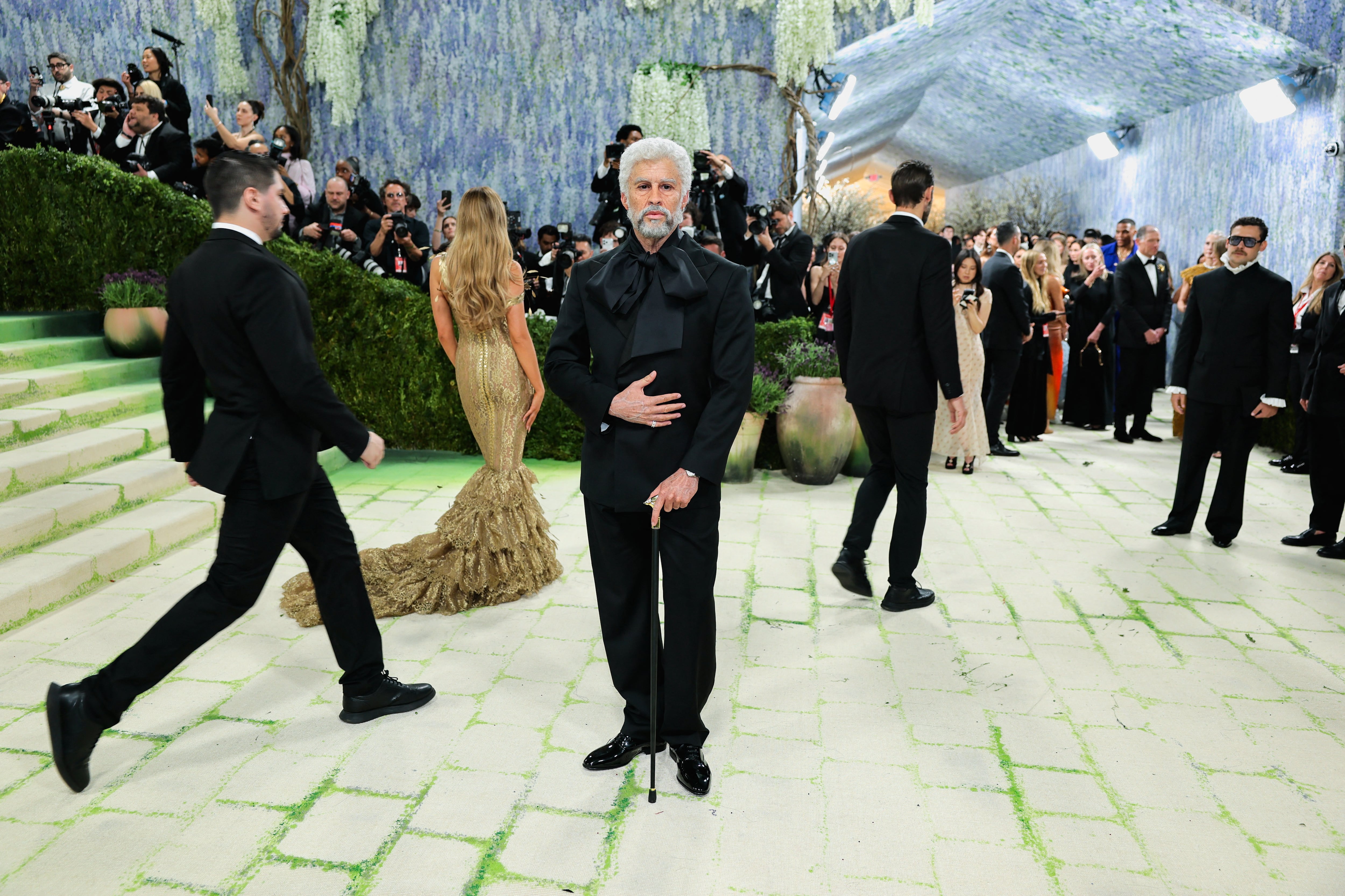 El gesto de Bad Bunny en la Met Gala resignificó la longevidad y puso la estética de la vejez en el centro del debate social. REUTERS/Daniel Cole