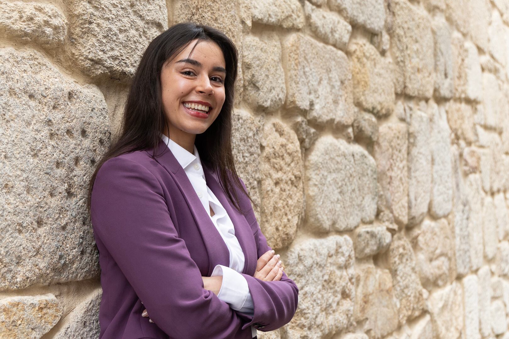 Vigo (Pontevedra), 09/05/2026.- Hace tres años y medio, la oceanógrafa gallega Elena Martínez se mudó a República Dominicana para trabajar en un proyecto que recolecta algas invasoras para obtener compuestos útiles para campos como la agricultura o la cosmética, el cual la ha llevado a ser reconocida en la lista Forbes entre los jóvenes más influyentes de Europa. EFE/Salvador Sas 