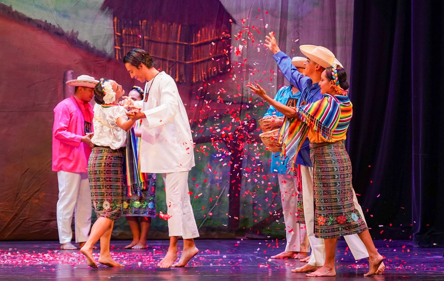 El icónico elenco conmemora su aniversario resaltando su papel como embajador de la riqueza cultural de El Salvador, inspirando nuevas generaciones y manteniendo vivas danzas y costumbres muy nuestras. (Foto cortesía Ministerio de Gobernación)