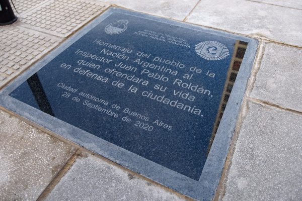 En un fallo dividido, la Corte absolvió al psiquiatra acusado por el crimen contra un policía que había cometido su paciente