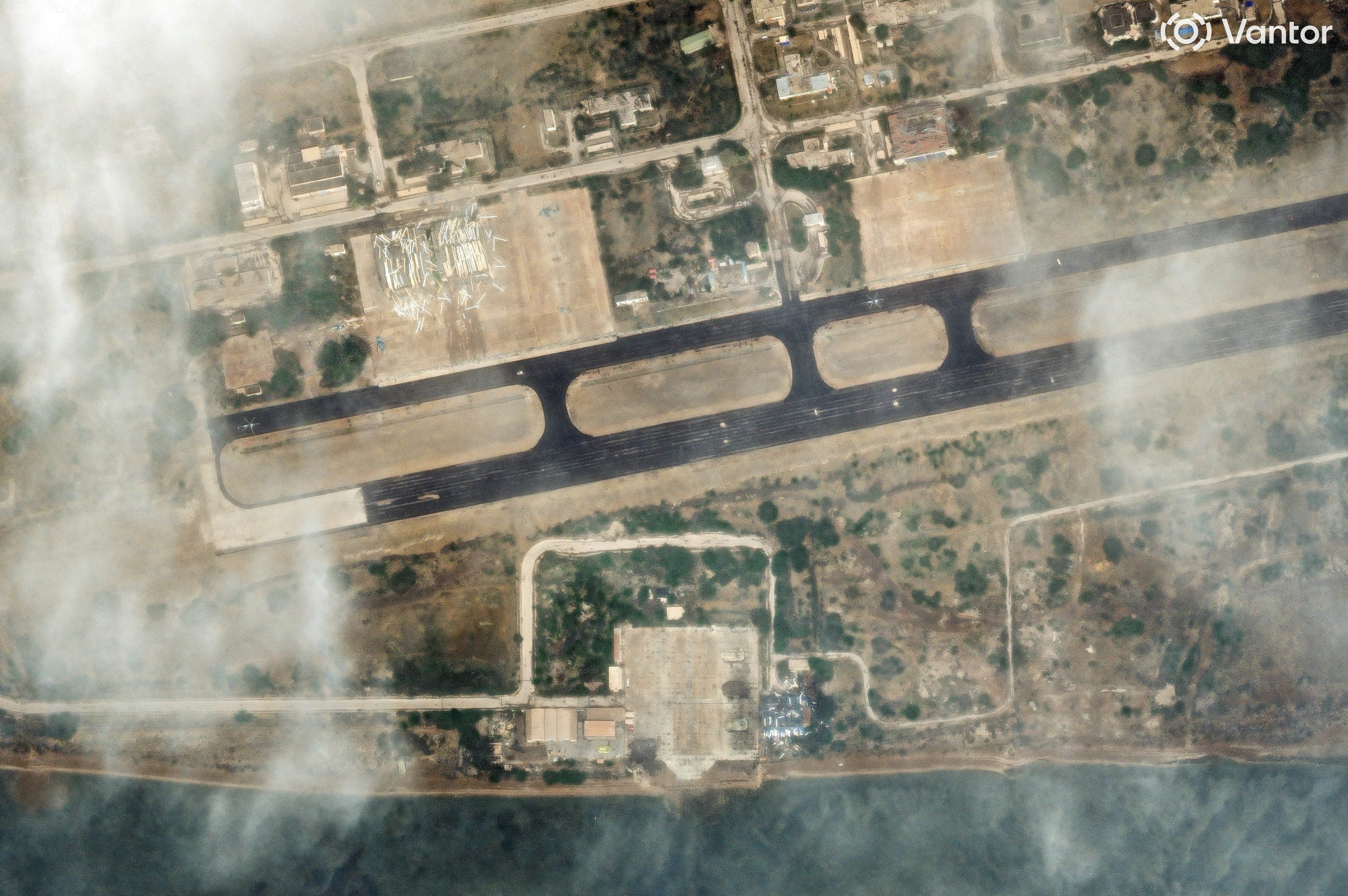 Daños en la base aérea de Havadarya tras presuntos ataques aéreos, en el marco del conflicto entre Estados Unidos e Israel e Irán, en Bandar Abbas, Irán, 11 de marzo de 2026. Vantor/vía REUTERS