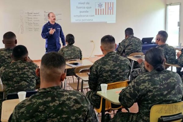 Estados Unidos y Honduras refuerzan cooperación naval contra el narcotráfico en el Caribe