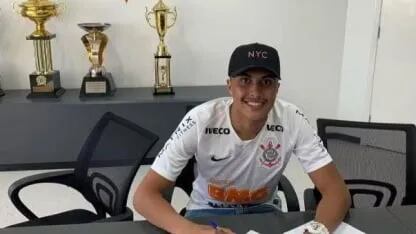 Kaue Moreira de Souza tuvo que retirarse a los 24 años a causa de una lesión mal tratada y demandó al Corinthians