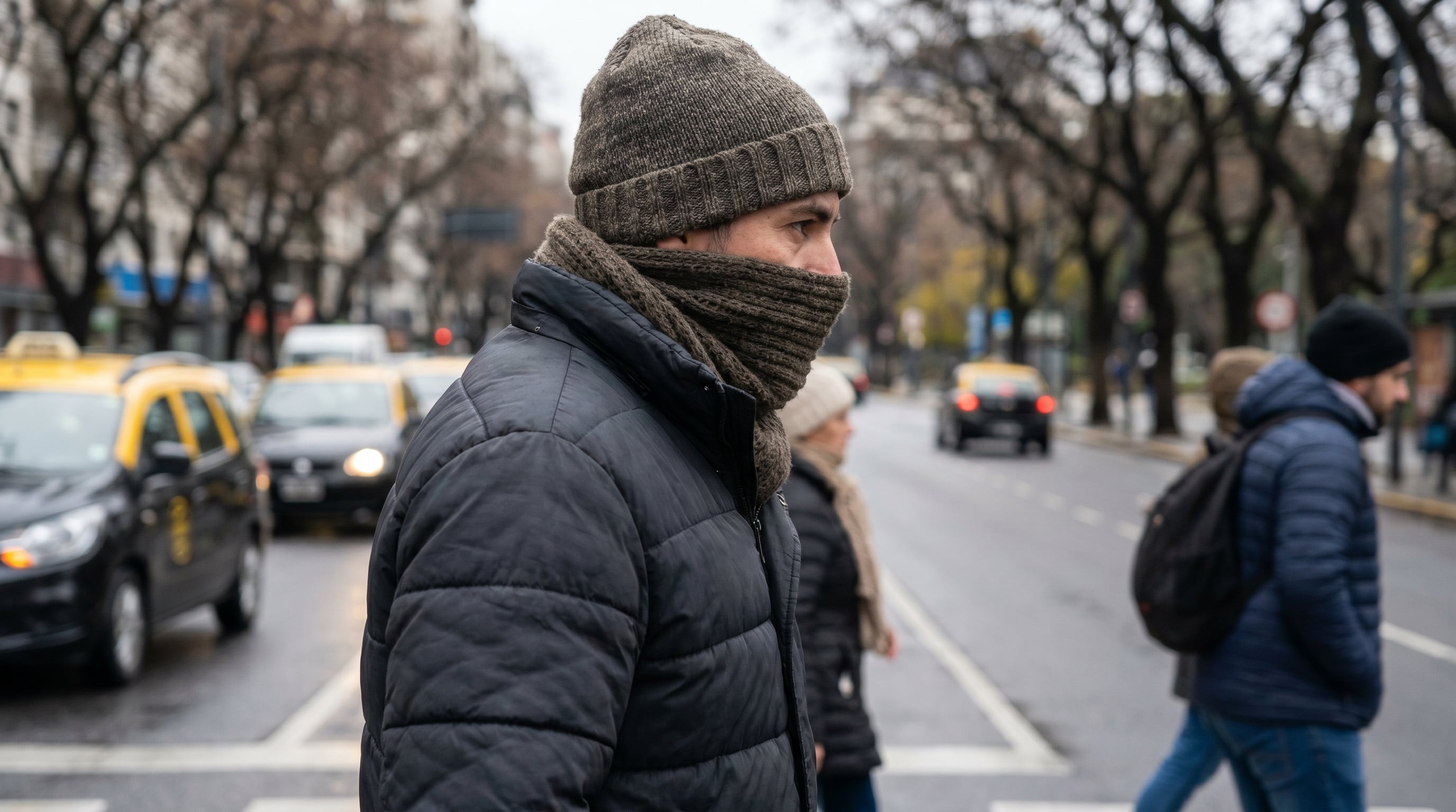 El viento intenso y el frío marcarán el clima del fin de semana, con mínimas entre 7 y 9 °C y máximas que no superarán los 17 °C (Imagen Ilustrativa Infobae)