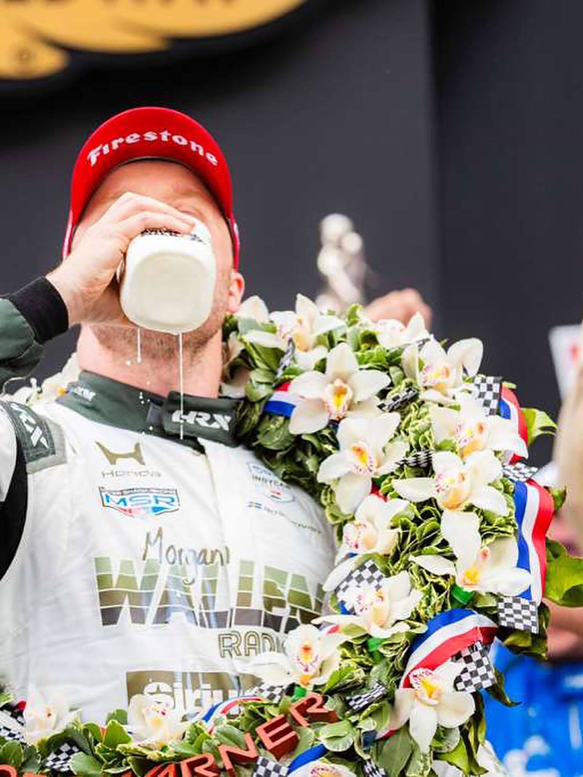 Rosenqvist celebra su emocionante victoria en las 500 Millas (@frosenqvist)