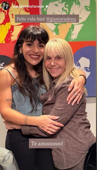 Claudia Villafañe, mamá de la cumpleañera, dejó una foto juntas y un 