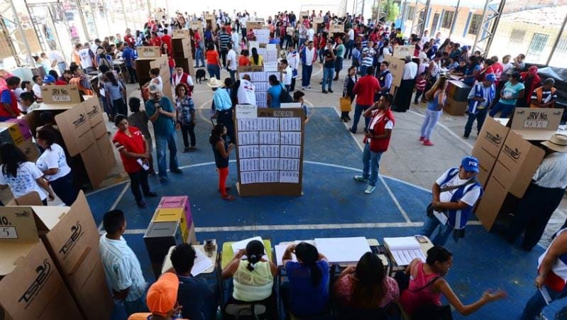 El poder político se redefine con una reforma que otorga voz a los salvadoreños en el extranjero. Una decisión inédita cambia el equilibrio y la representación departamental en la Asamblea Legislativa (Foto archivo: elecciones presidenciales de El Salvador 2024, cortesía Asamblea Legislativa)