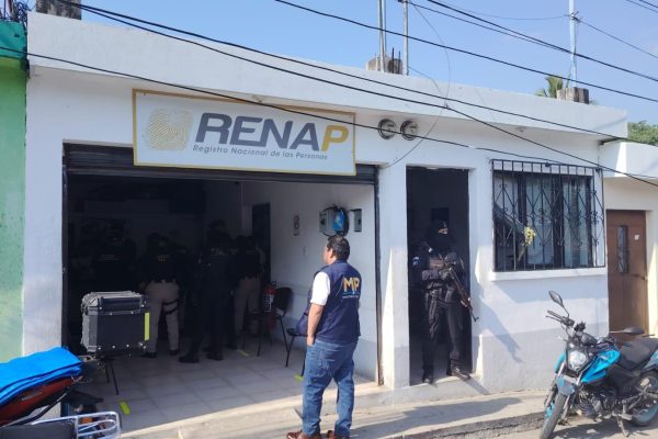 Guatemala arresta a empleados públicos por vínculos con prófugo mexicano buscado por tráfico de combustibles