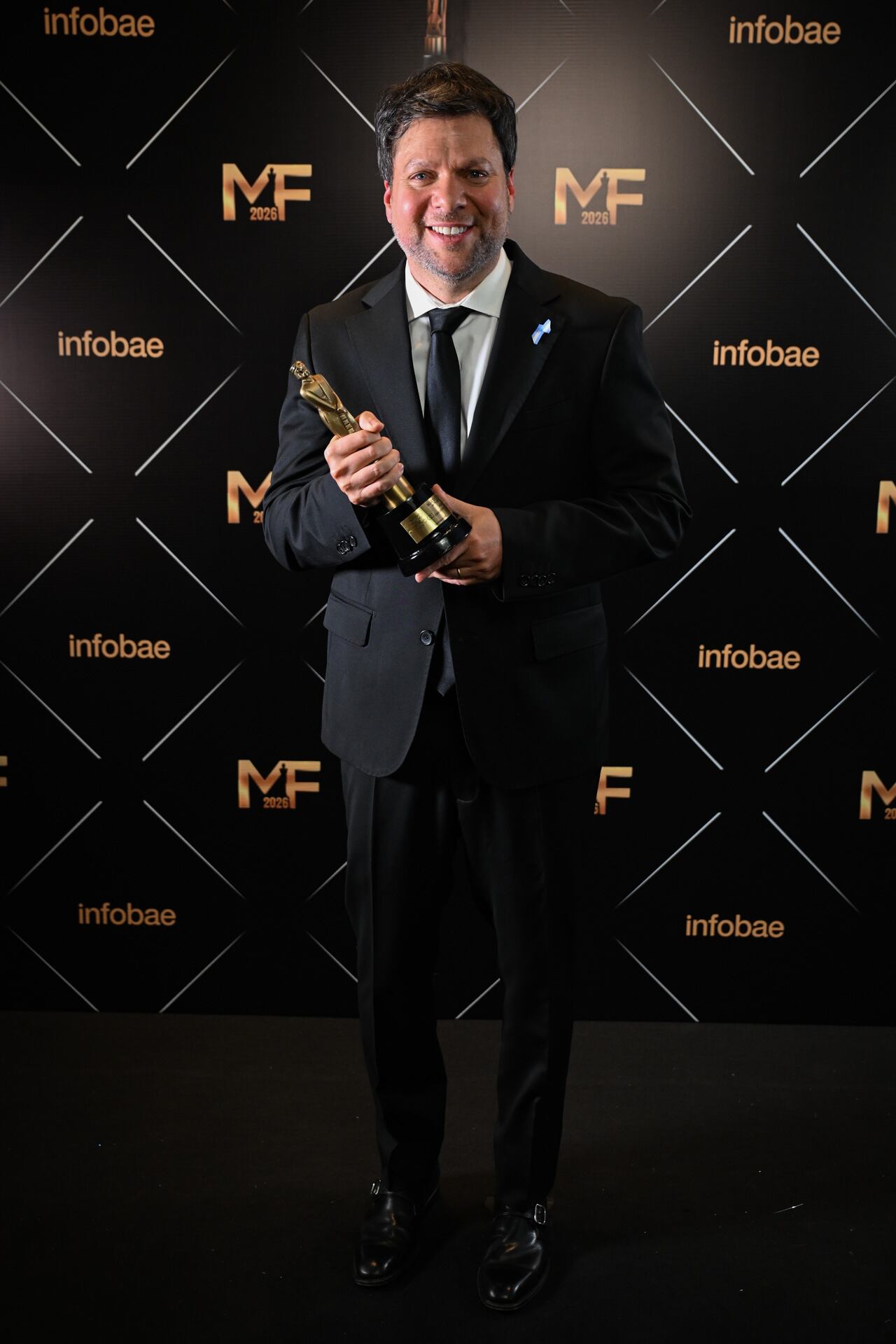 Guido Kaczka abrió su programa con el Martín Fierro de oro: “Les quiero agradecer este sueño”