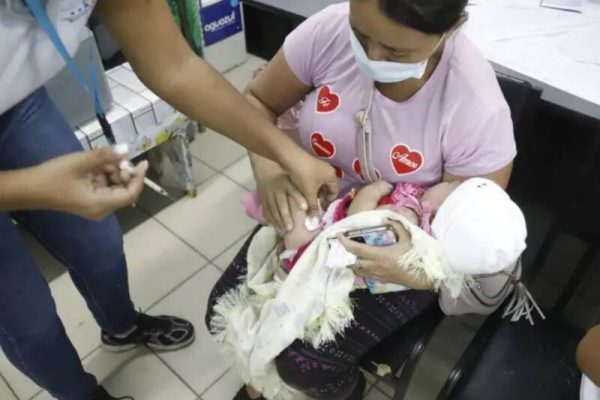 Honduras reporta 122 casos de tosferina y 10 muertes salud llama a reforzar vacunación