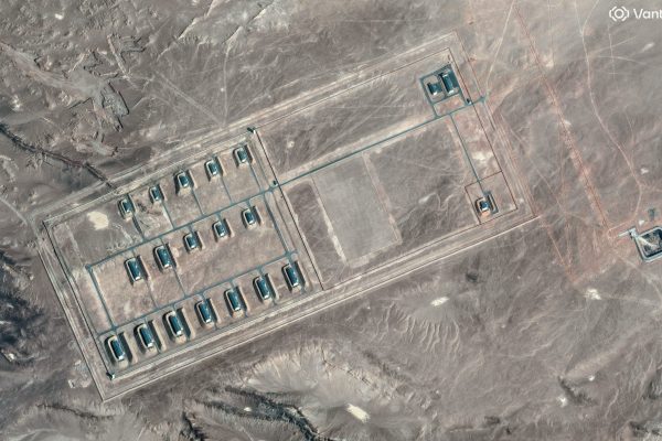 Imágenes satelitales revelan una red de infraestructura militar secreta junto a los silos nucleares chinos en Xinjiang