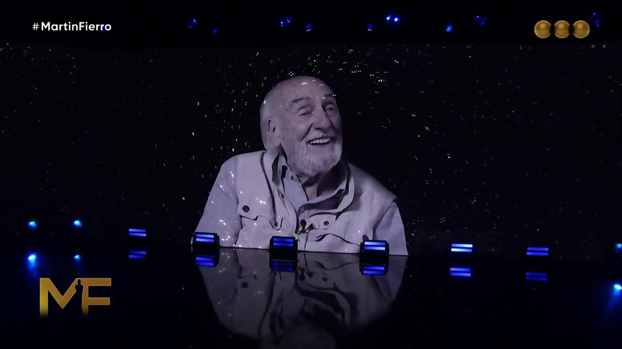 Héctor Alterio fue uno de los actores recordados en el momento más emotivo del Martín Fierro