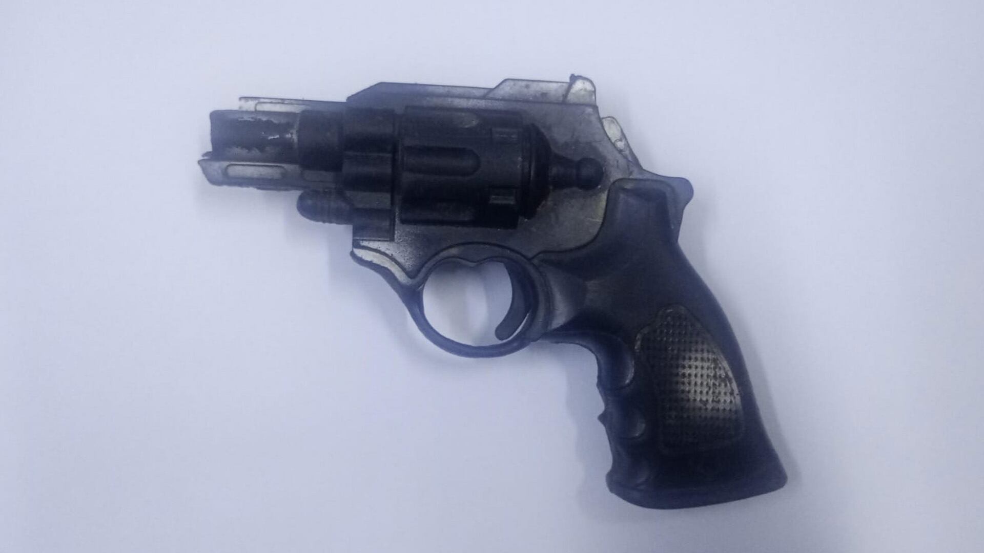El arma falsa que utilizó el asaltante