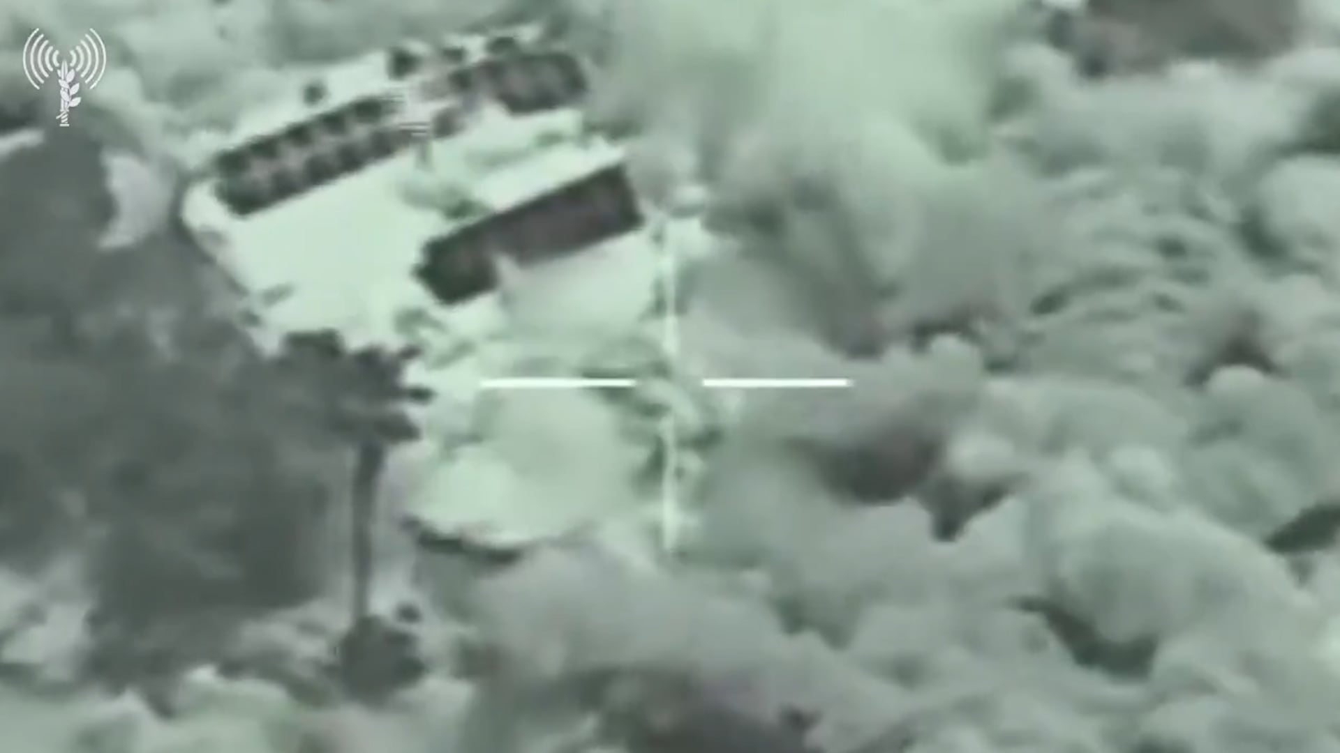 Una vista aérea muestra el ataque israelí a un objetivo de Hezbollah en Líbano, parte de la campaña donde se han eliminado 350 combatientes y 1.100 objetivos desde el alto el fuego.