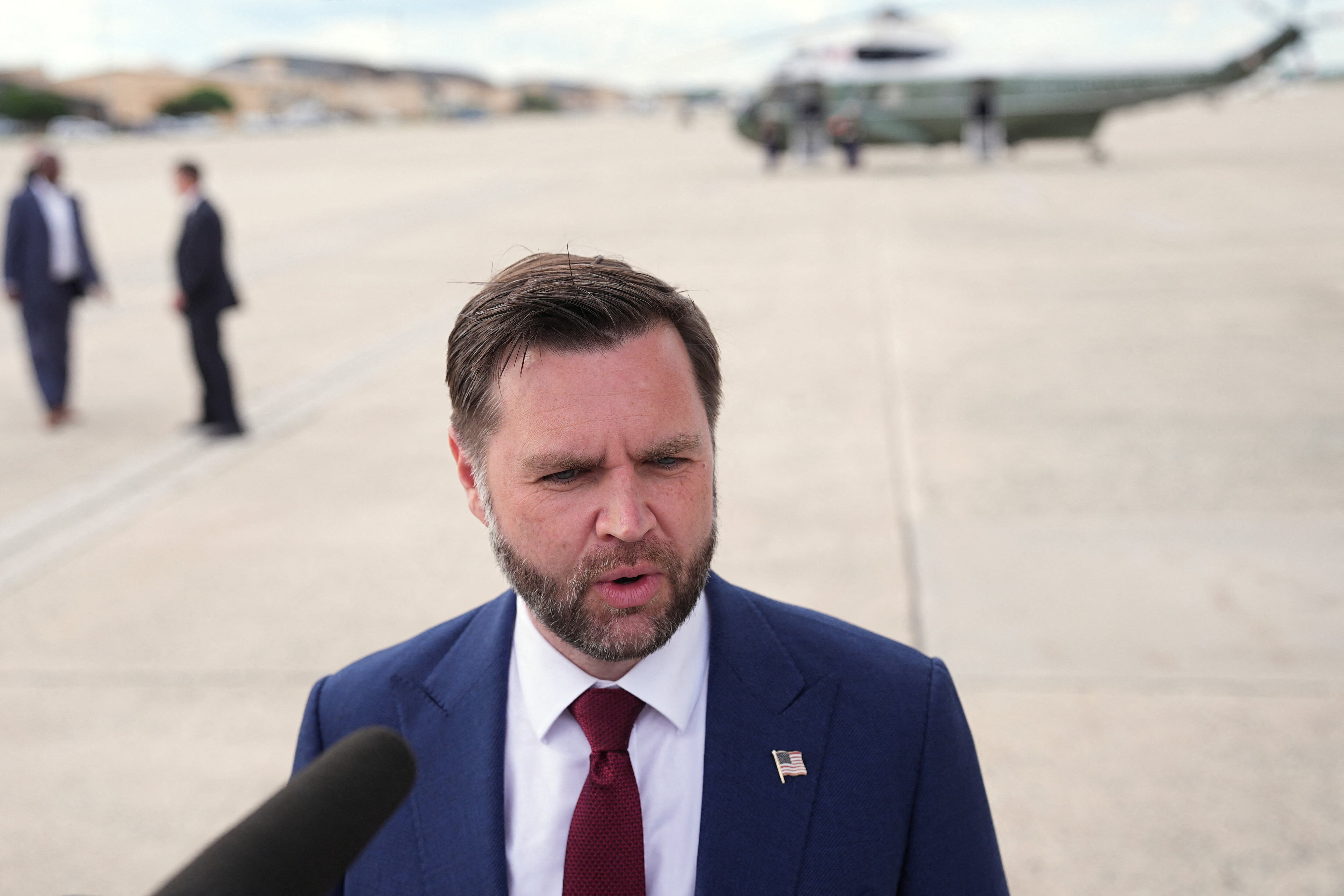 El vicepresidente de Estados Unidos, JD Vance, habla con los medios a su llegada a la Base Conjunta Andrews, Maryland, EEUU, el 28 de mayo de 2026
Matt Rourke/Pool vía REUTERS